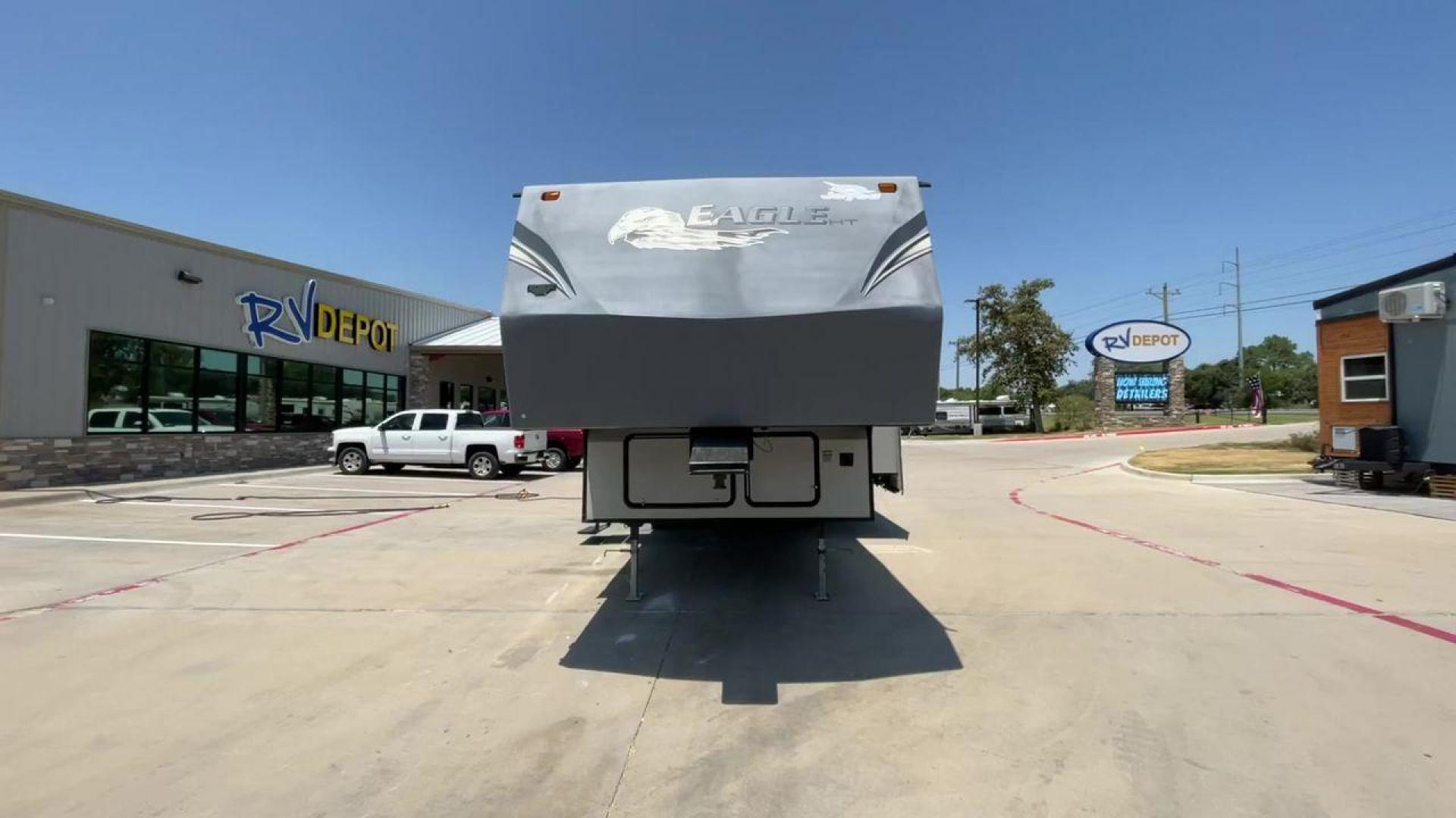 2011 JAYCO EAGLE HT SUPER LITE - (1UJCJ0BPXB1) , Length: 29.7 ft. | Dry Weight: 6,800 lbs. | Gross Weight: 9,950 lbs. | Slides: 2 transmission, located at 4319 N Main Street, Cleburne, TX, 76033, (817) 221-0660, 32.435829, -97.384178 - Photo#4