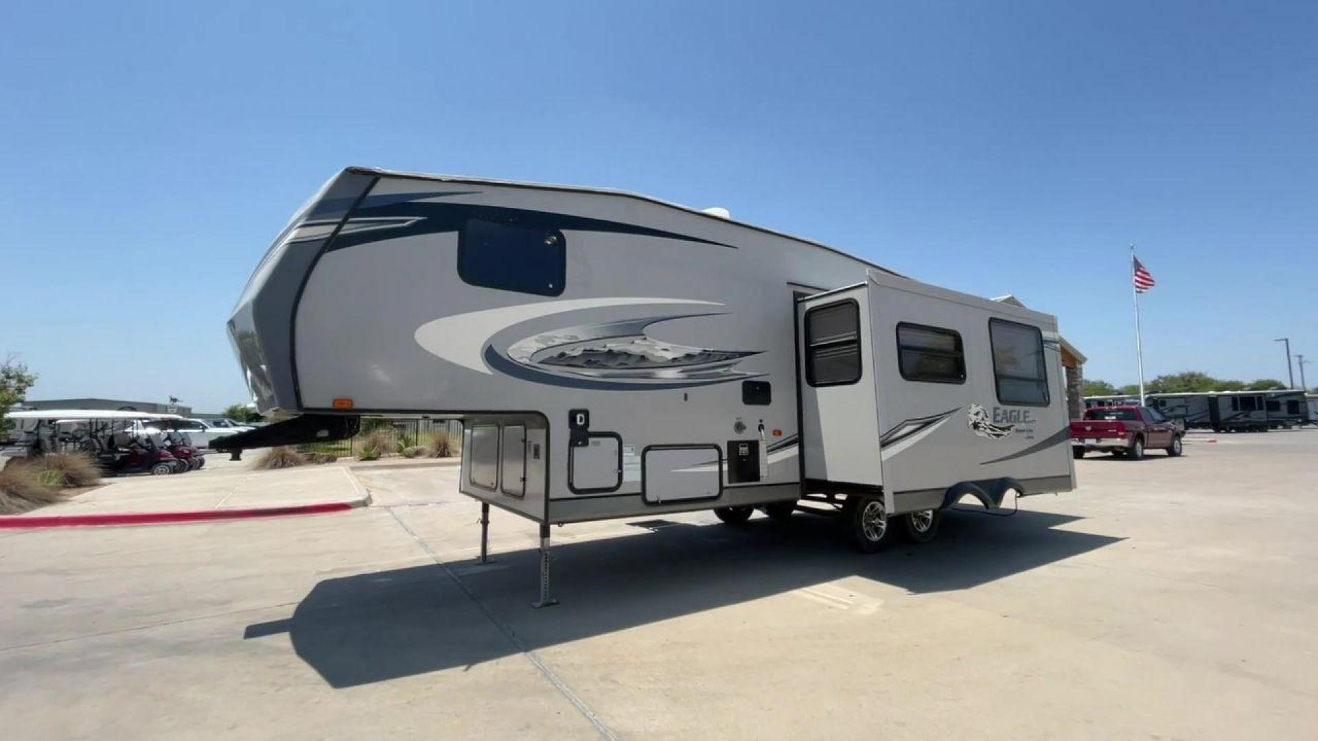 2011 JAYCO EAGLE HT SUPER LITE - (1UJCJ0BPXB1) , Length: 29.7 ft. | Dry Weight: 6,800 lbs. | Gross Weight: 9,950 lbs. | Slides: 2 transmission, located at 4319 N Main Street, Cleburne, TX, 76033, (817) 221-0660, 32.435829, -97.384178 - Photo#5