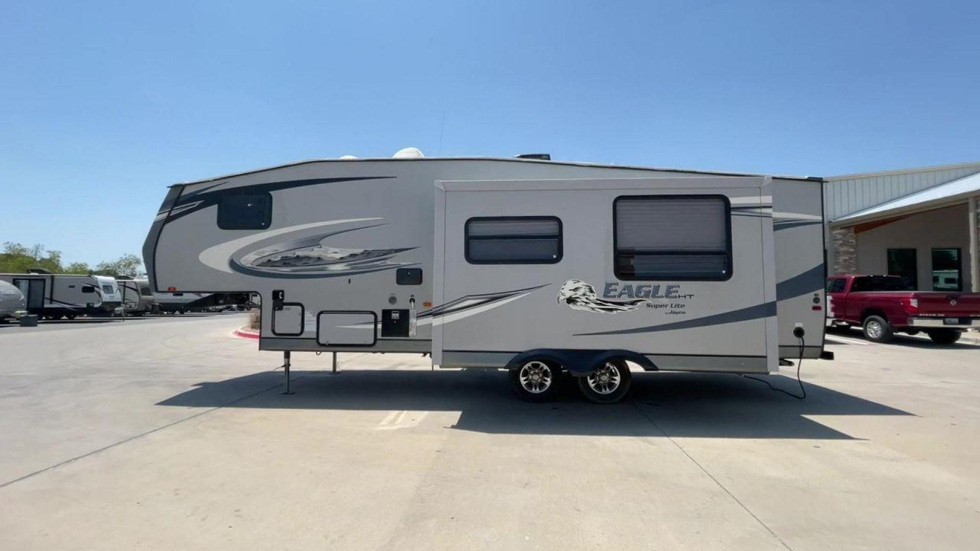 2011 JAYCO EAGLE HT SUPER LITE - (1UJCJ0BPXB1) , Length: 29.7 ft. | Dry Weight: 6,800 lbs. | Gross Weight: 9,950 lbs. | Slides: 2 transmission, located at 4319 N Main Street, Cleburne, TX, 76033, (817) 221-0660, 32.435829, -97.384178 - Photo#6