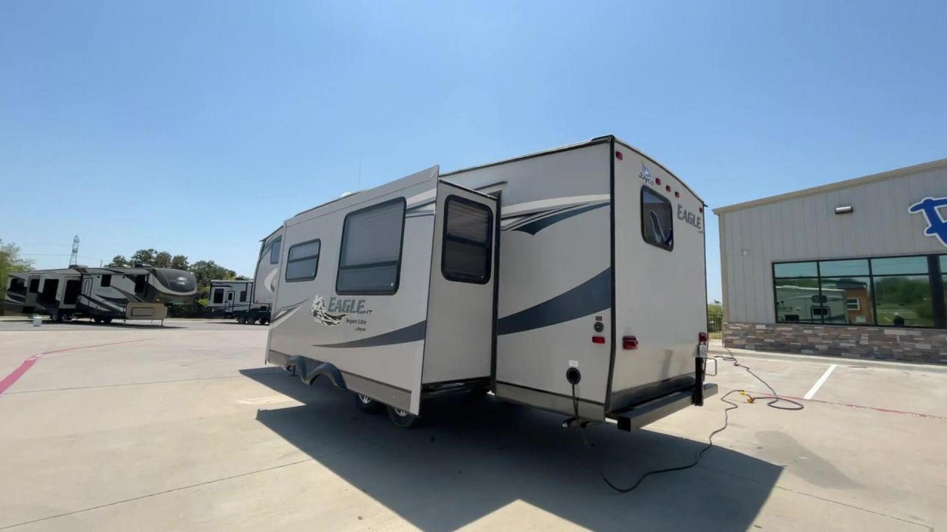 2011 JAYCO EAGLE HT SUPER LITE - (1UJCJ0BPXB1) , Length: 29.7 ft. | Dry Weight: 6,800 lbs. | Gross Weight: 9,950 lbs. | Slides: 2 transmission, located at 4319 N Main Street, Cleburne, TX, 76033, (817) 221-0660, 32.435829, -97.384178 - Photo#7