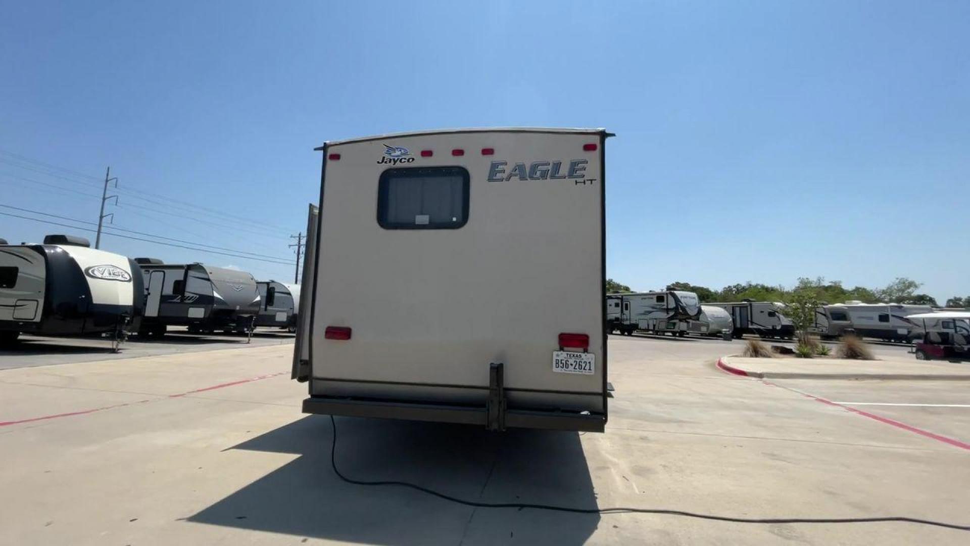 2011 JAYCO EAGLE HT SUPER LITE - (1UJCJ0BPXB1) , Length: 29.7 ft. | Dry Weight: 6,800 lbs. | Gross Weight: 9,950 lbs. | Slides: 2 transmission, located at 4319 N Main Street, Cleburne, TX, 76033, (817) 221-0660, 32.435829, -97.384178 - Photo#8