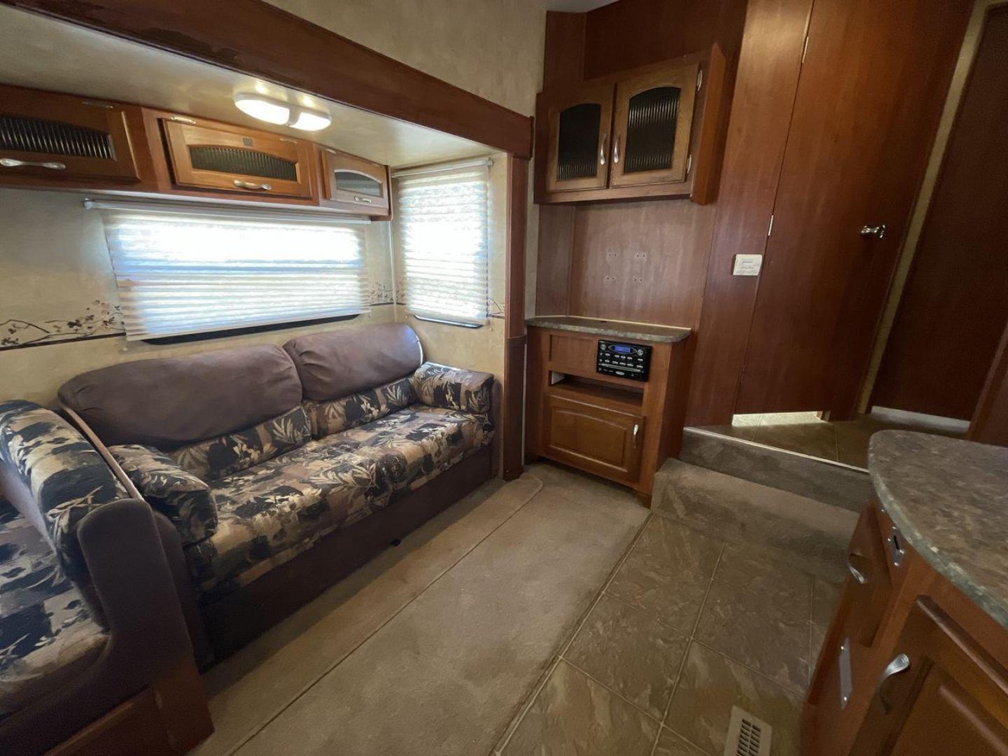 2011 JAYCO EAGLE HT SUPER LITE - (1UJCJ0BPXB1) , Length: 29.7 ft. | Dry Weight: 6,800 lbs. | Gross Weight: 9,950 lbs. | Slides: 2 transmission, located at 4319 N Main Street, Cleburne, TX, 76033, (817) 221-0660, 32.435829, -97.384178 - Photo#11