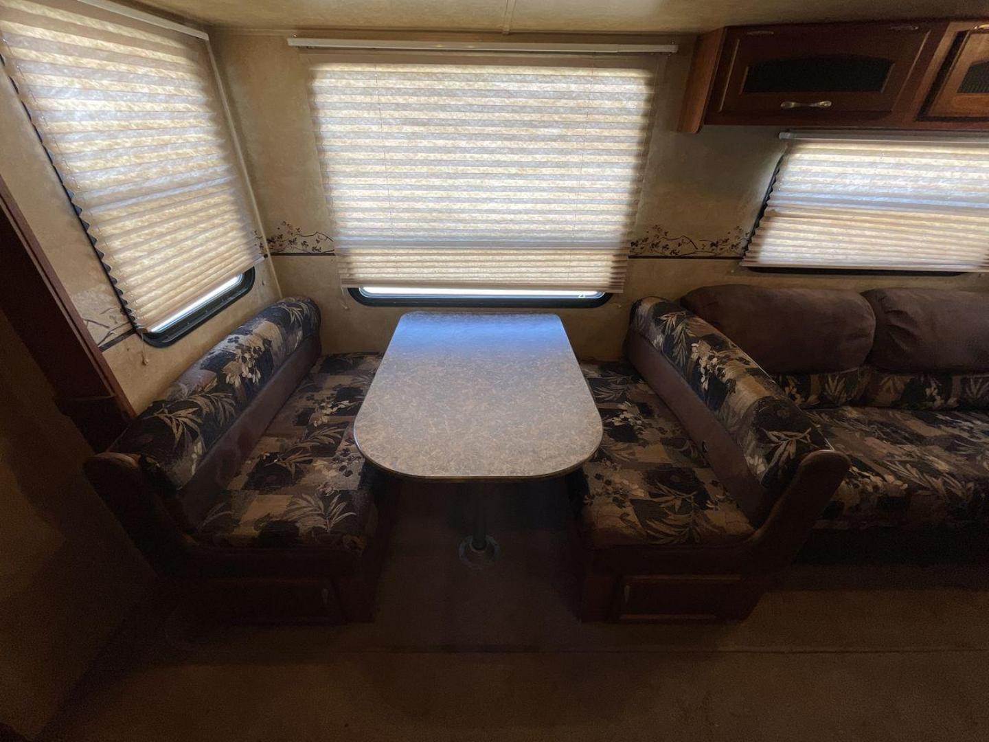 2011 JAYCO EAGLE HT SUPER LITE - (1UJCJ0BPXB1) , Length: 29.7 ft. | Dry Weight: 6,800 lbs. | Gross Weight: 9,950 lbs. | Slides: 2 transmission, located at 4319 N Main Street, Cleburne, TX, 76033, (817) 221-0660, 32.435829, -97.384178 - Photo#12