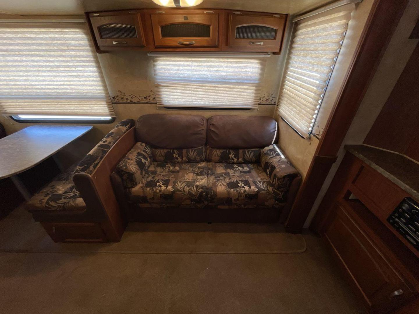 2011 JAYCO EAGLE HT SUPER LITE - (1UJCJ0BPXB1) , Length: 29.7 ft. | Dry Weight: 6,800 lbs. | Gross Weight: 9,950 lbs. | Slides: 2 transmission, located at 4319 N Main Street, Cleburne, TX, 76033, (817) 221-0660, 32.435829, -97.384178 - Photo#13