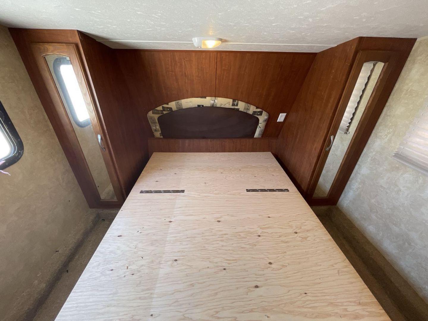 2011 JAYCO EAGLE HT SUPER LITE - (1UJCJ0BPXB1) , Length: 29.7 ft. | Dry Weight: 6,800 lbs. | Gross Weight: 9,950 lbs. | Slides: 2 transmission, located at 4319 N Main Street, Cleburne, TX, 76033, (817) 221-0660, 32.435829, -97.384178 - Photo#18