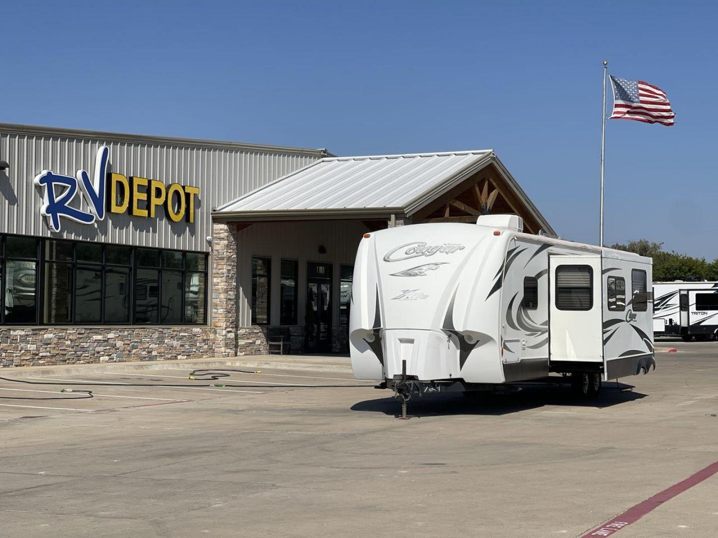 2011 KEYSTONE COUGAR 31SQB (4YDT31S20BV) , Length: 35.42 ft. | Dry Weight: 7,015 lbs. | Gross Weight: 9,000 lbs. | Slides: 2 transmission, located at 4319 N Main Street, Cleburne, TX, 76033, (817) 221-0660, 32.435829, -97.384178 - Photo#0