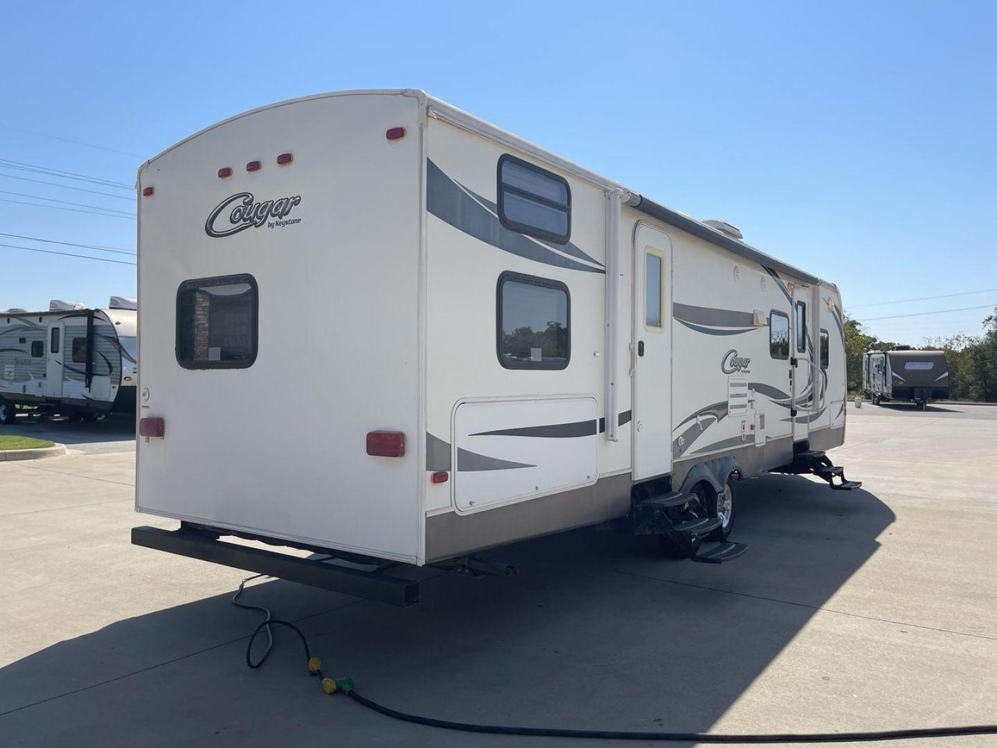 2011 KEYSTONE COUGAR 31SQB (4YDT31S20BV) , Length: 35.42 ft. | Dry Weight: 7,015 lbs. | Gross Weight: 9,000 lbs. | Slides: 2 transmission, located at 4319 N Main Street, Cleburne, TX, 76033, (817) 221-0660, 32.435829, -97.384178 - Photo#24