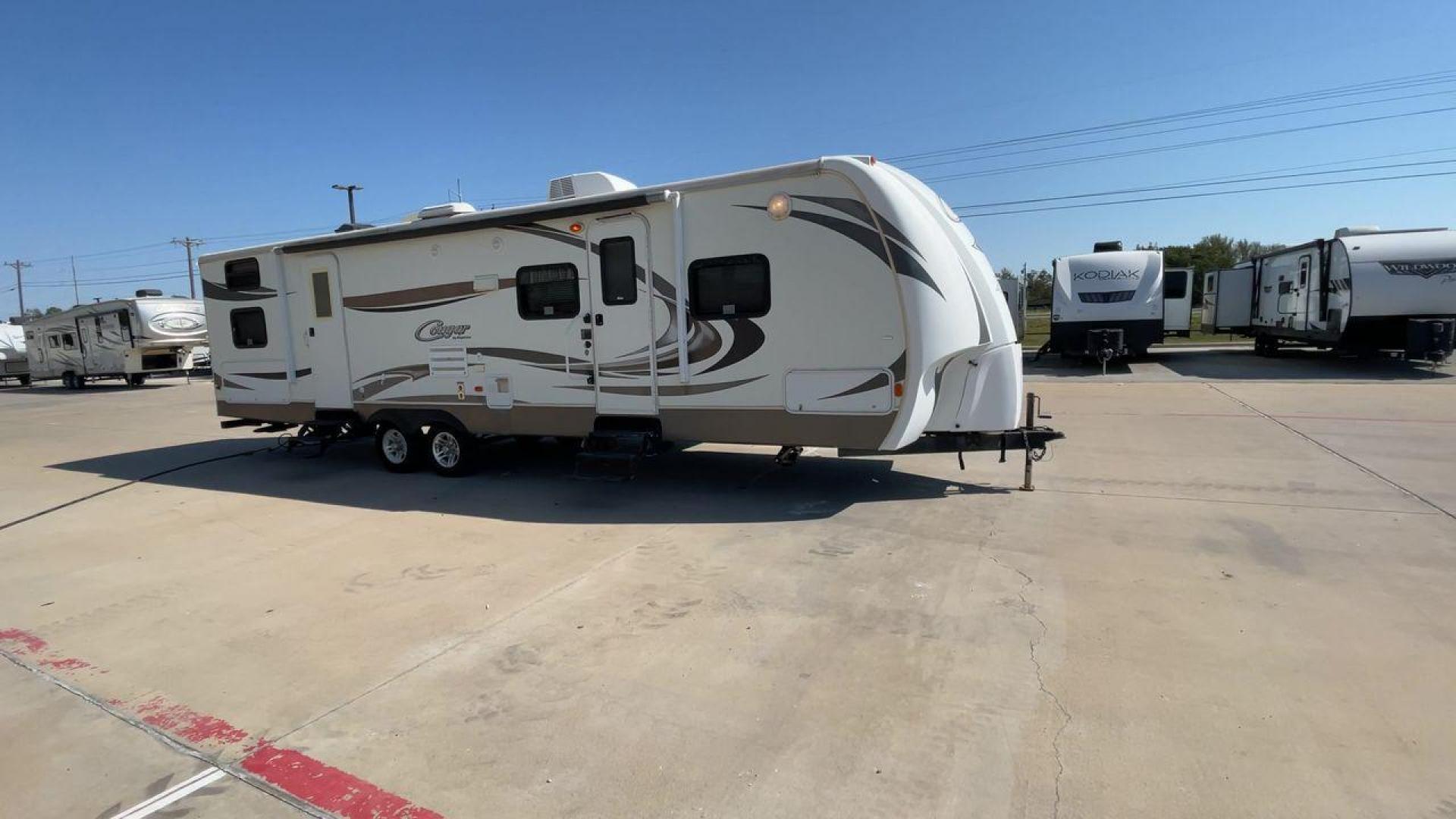 2011 KEYSTONE COUGAR 31SQB (4YDT31S20BV) , Length: 35.42 ft. | Dry Weight: 7,015 lbs. | Gross Weight: 9,000 lbs. | Slides: 2 transmission, located at 4319 N Main Street, Cleburne, TX, 76033, (817) 221-0660, 32.435829, -97.384178 - Photo#3