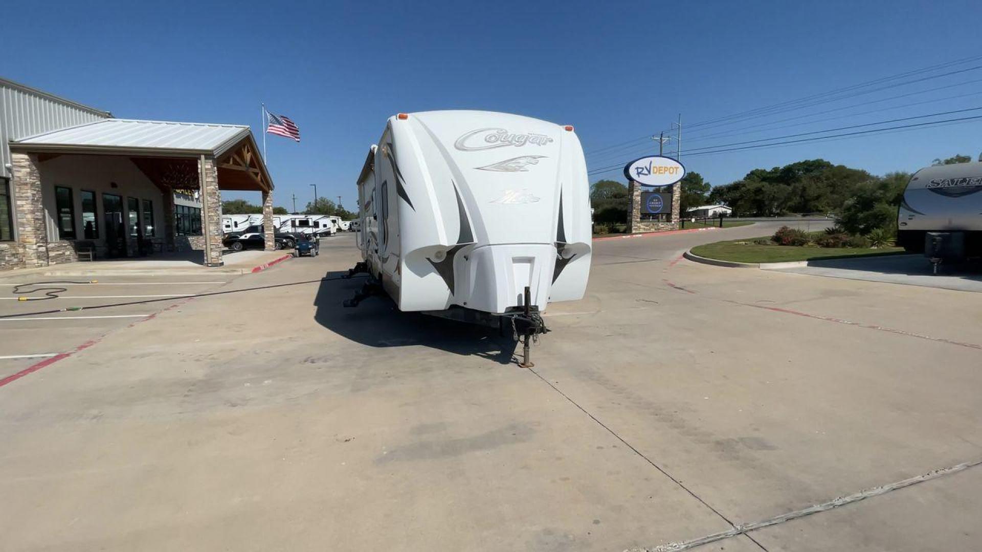 2011 KEYSTONE COUGAR 31SQB (4YDT31S20BV) , Length: 35.42 ft. | Dry Weight: 7,015 lbs. | Gross Weight: 9,000 lbs. | Slides: 2 transmission, located at 4319 N Main Street, Cleburne, TX, 76033, (817) 221-0660, 32.435829, -97.384178 - Photo#4