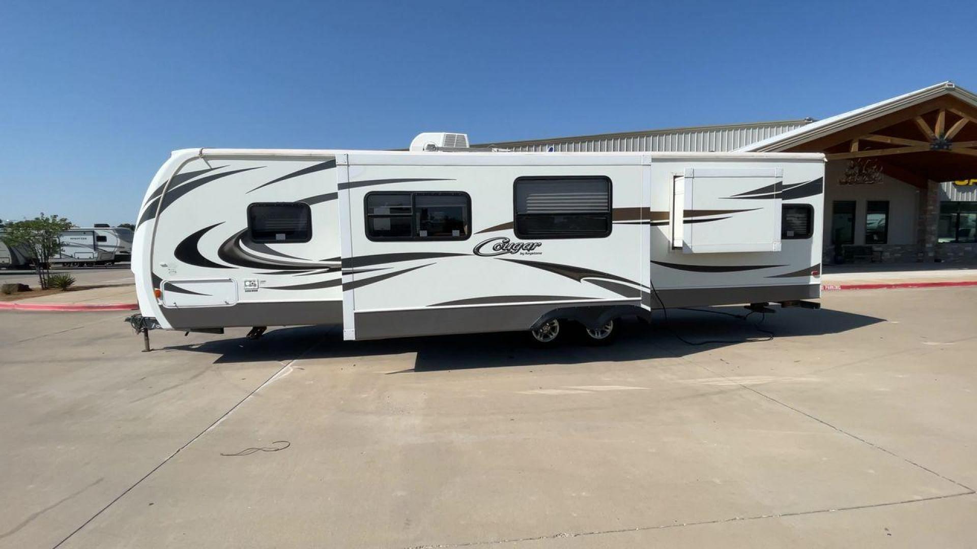 2011 KEYSTONE COUGAR 31SQB (4YDT31S20BV) , Length: 35.42 ft. | Dry Weight: 7,015 lbs. | Gross Weight: 9,000 lbs. | Slides: 2 transmission, located at 4319 N Main Street, Cleburne, TX, 76033, (817) 221-0660, 32.435829, -97.384178 - Photo#6