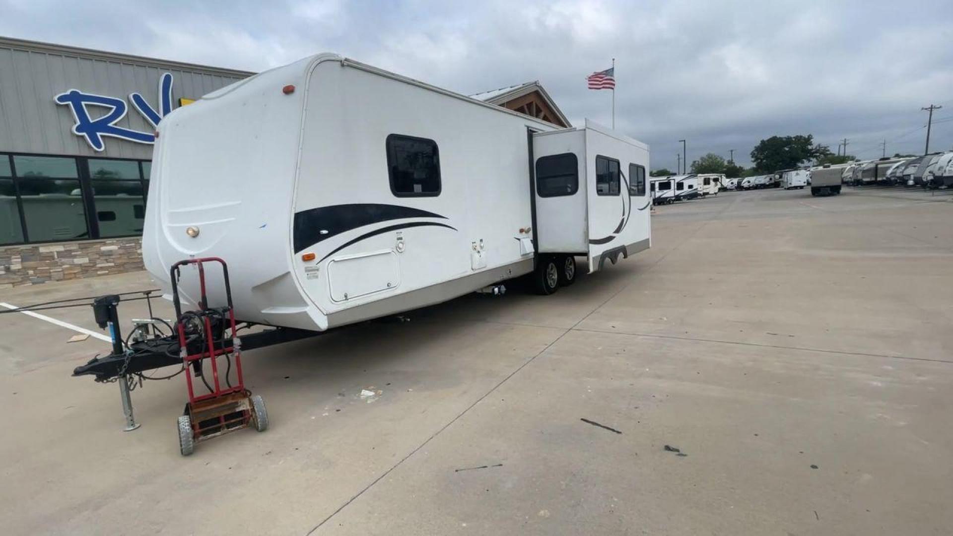 2011 KZ SPREE 323 RL (4EZTP3225B8) , located at 4319 N Main Street, Cleburne, TX, 76033, (817) 221-0660, 32.435829, -97.384178 - The 2011 KZSP CT features a clean and functional exterior design with practicality at its core. The white exterior is complemented by simple black graphic accents that stretch along the sides, providing a subtle yet stylish contrast. At the rear, the trailer includes a window for added natural light - Photo#5