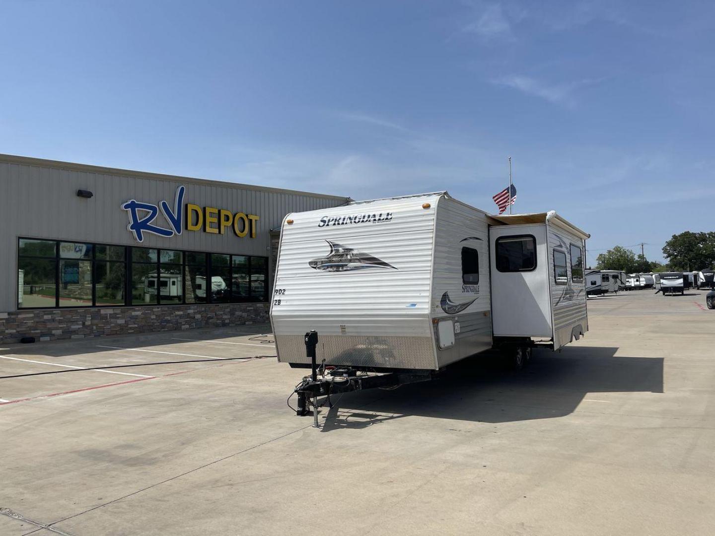 2011 WHITE SPRINGDALE 298BH (4YDT29820B3) , Length: 32.58 ft. | Dry Weight: 6,753 lbs. | Gross Weight: 9,554 lbs. | Slides: 1 transmission, located at 4319 N Main Street, Cleburne, TX, 76033, (817) 221-0660, 32.435829, -97.384178 - The 2011 Springdale 298BH is a dual-axle steel wheel set-up measuring in at 32.58 ft. It has a dry weight of 6,753 lbs. and a GVWR of 9,554 lbs. This is an entry level trailer perfect for beginners. It has some of the best exterior features in a travel trailer. It comes equipped with a nice big awni - Photo#0