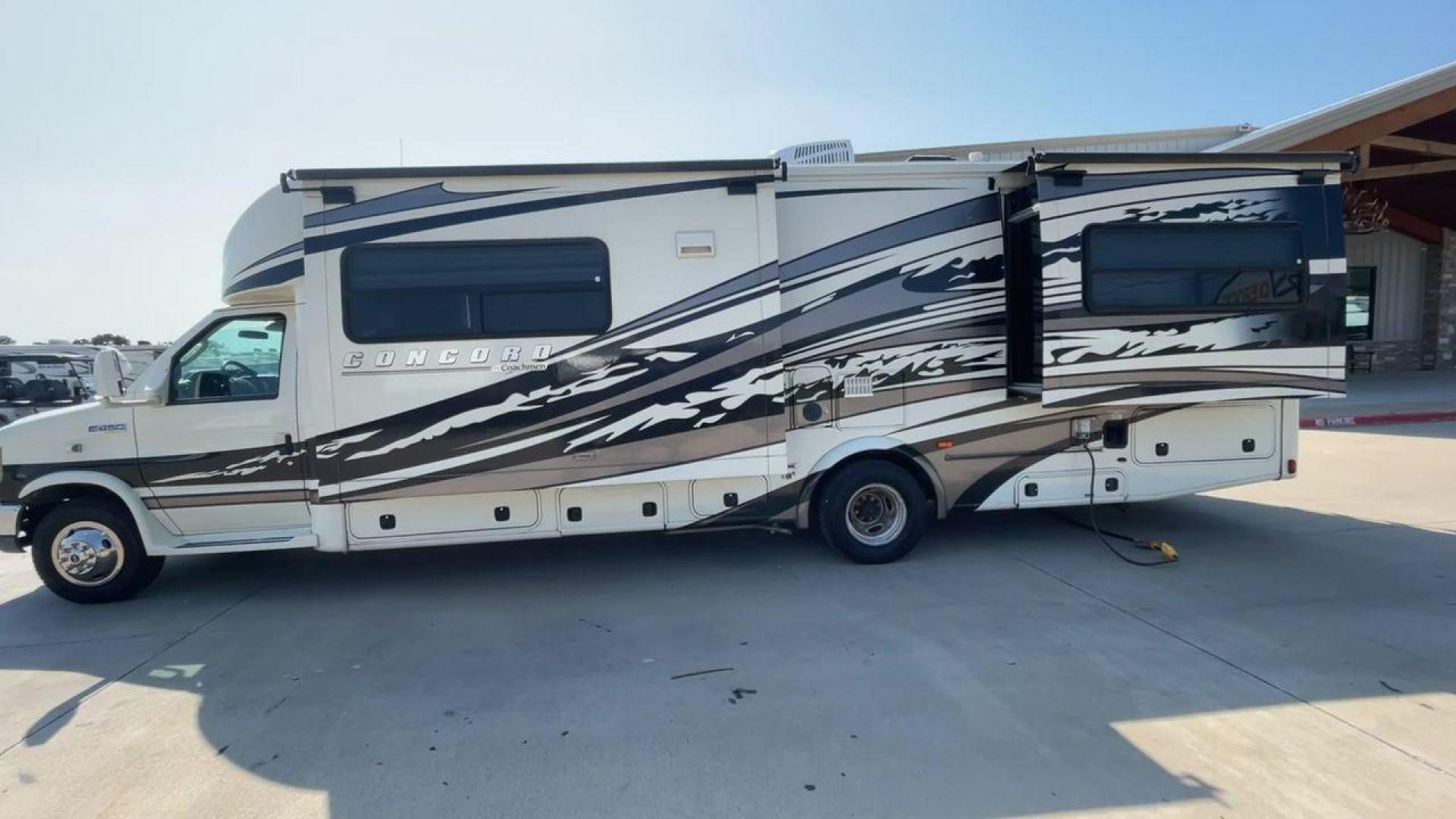 2012 WHITE COACHMEN CONCORD 300TS (1FDXE4FS9BD) , Length: 30.83 ft. | Dry Weight: 12,110 lbs. | Gross Weight: 14,500 lbs. | Slides: 3 transmission, located at 4319 N Main Street, Cleburne, TX, 76033, (817) 221-0660, 32.435829, -97.384178 - Photo#6