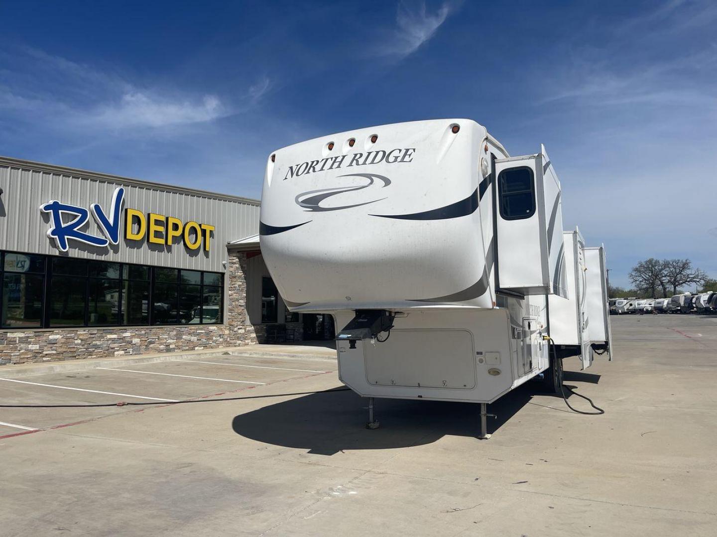 2012 COACHMEN NORTH RIDGE 320RLQ (5ZT3NRXB6CA) , Length: 37.17 ft. | Dry Weight: 10,405 lbs. | Gross Weight: 15,000 lbs. | Slides: 4 transmission, located at 4319 N Main Street, Cleburne, TX, 76033, (817) 221-0660, 32.435829, -97.384178 - The 2012 Coachmen North Ridge 320RLQ is a 37-foot fifth wheel with four slides and an aluminum frame. With the quadruple slides, space and storage will never be an issue! The unit also comes with automatic heating and cooling rated at 40,000 and 15,000 BTUs, respectively. The interior has beautiful - Photo#0