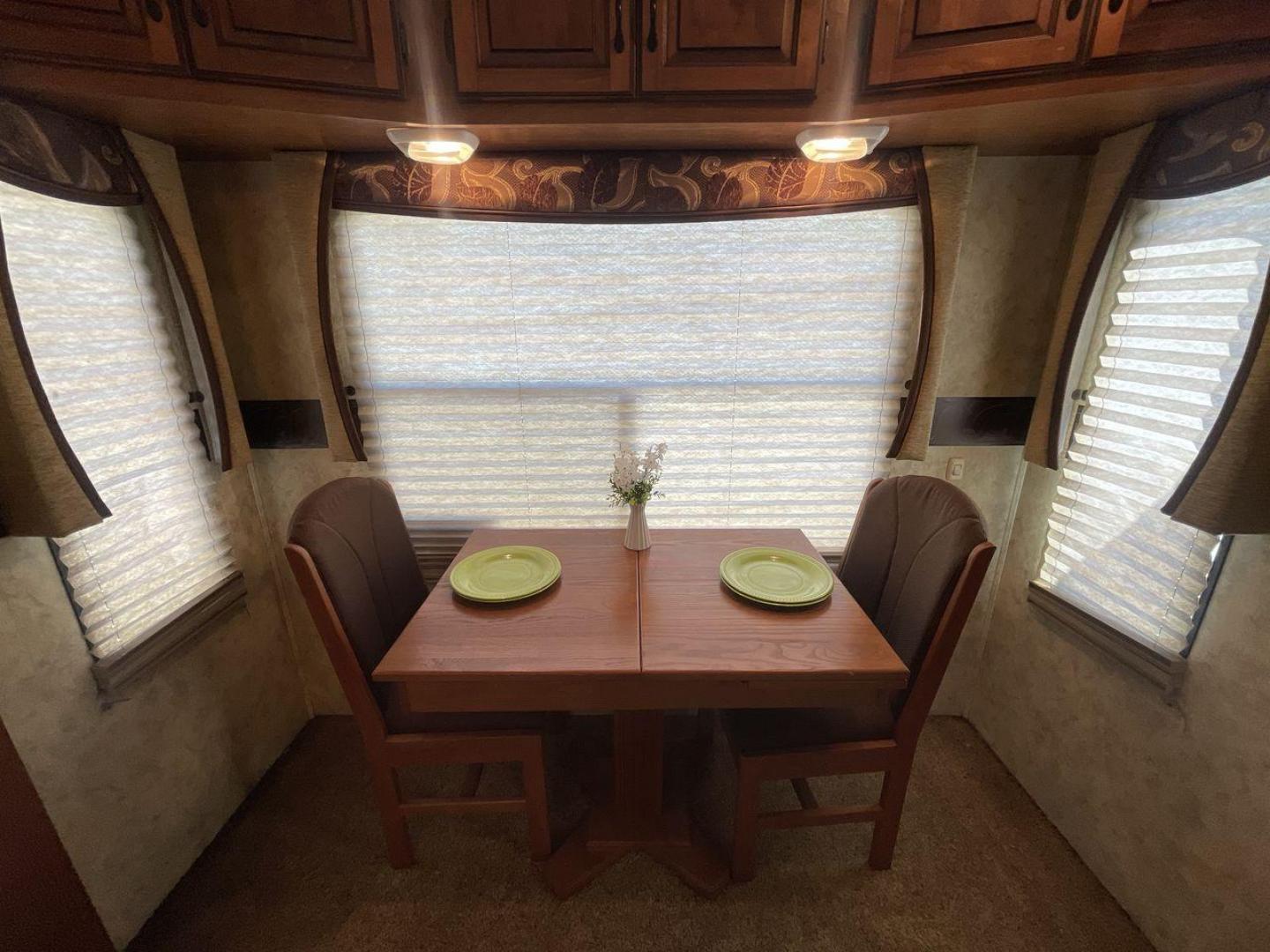 2012 COACHMEN NORTH RIDGE 320RLQ (5ZT3NRXB6CA) , Length: 37.17 ft. | Dry Weight: 10,405 lbs. | Gross Weight: 15,000 lbs. | Slides: 4 transmission, located at 4319 N Main Street, Cleburne, TX, 76033, (817) 221-0660, 32.435829, -97.384178 - The 2012 Coachmen North Ridge 320RLQ is a 37-foot fifth wheel with four slides and an aluminum frame. With the quadruple slides, space and storage will never be an issue! The unit also comes with automatic heating and cooling rated at 40,000 and 15,000 BTUs, respectively. The interior has beautiful - Photo#12