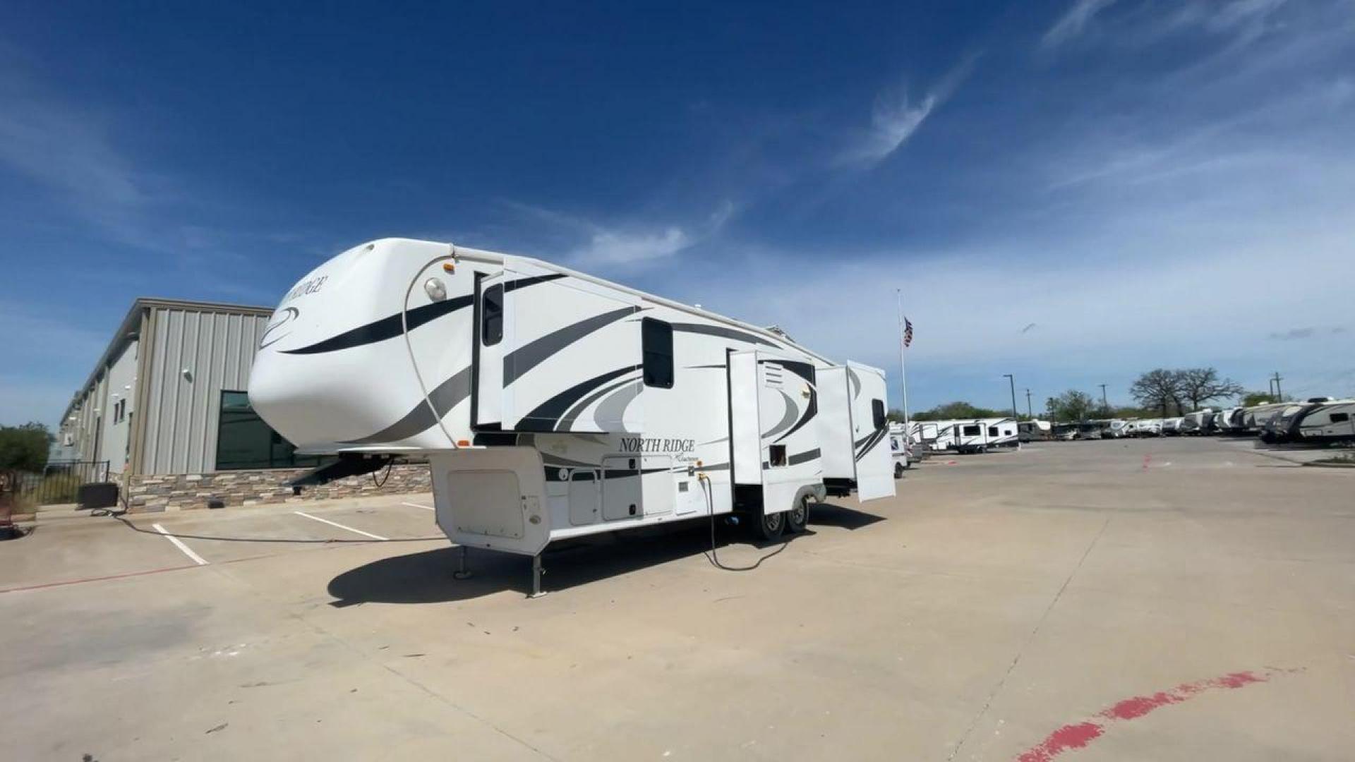 2012 COACHMEN NORTH RIDGE 320RLQ (5ZT3NRXB6CA) , Length: 37.17 ft. | Dry Weight: 10,405 lbs. | Gross Weight: 15,000 lbs. | Slides: 4 transmission, located at 4319 N Main Street, Cleburne, TX, 76033, (817) 221-0660, 32.435829, -97.384178 - The 2012 Coachmen North Ridge 320RLQ is a 37-foot fifth wheel with four slides and an aluminum frame. With the quadruple slides, space and storage will never be an issue! The unit also comes with automatic heating and cooling rated at 40,000 and 15,000 BTUs, respectively. The interior has beautiful - Photo#5