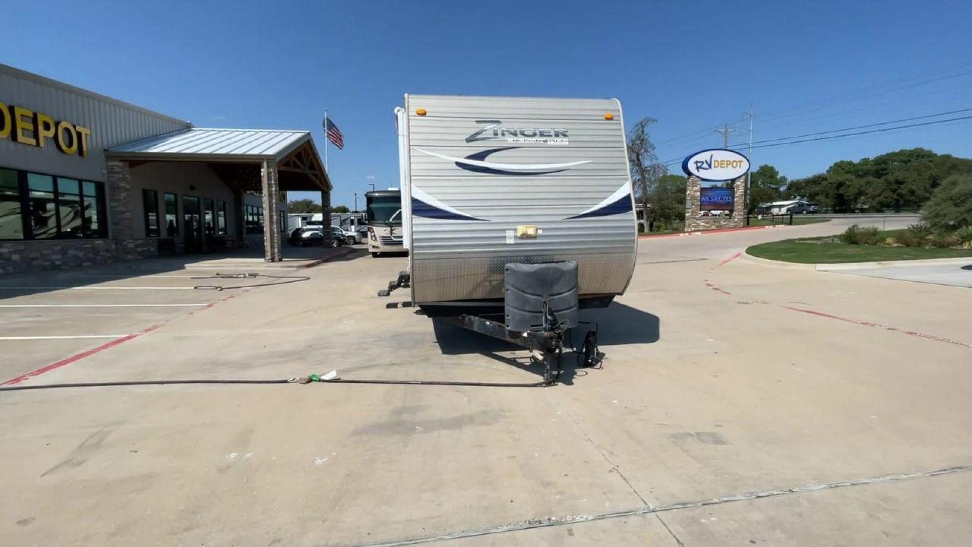 2012 CROSSROAD ZINGER 300RK - (4V0TC3024CA) , Length: 33.67 ft. | Dry Weight: 6,917 lbs. | Slides: 1 transmission, located at 4319 N Main Street, Cleburne, TX, 76033, (817) 221-0660, 32.435829, -97.384178 - The 2012 Crossroads Zinger 300RK is a well-designed travel trailer. At 33.67 ft long, this trailer offers a rear kitchen layout, slide-out living space, and a variety of amenities designed to make your home on the road as comfortable as possible. It showcases a sleek exterior with white aluminum sid - Photo#4