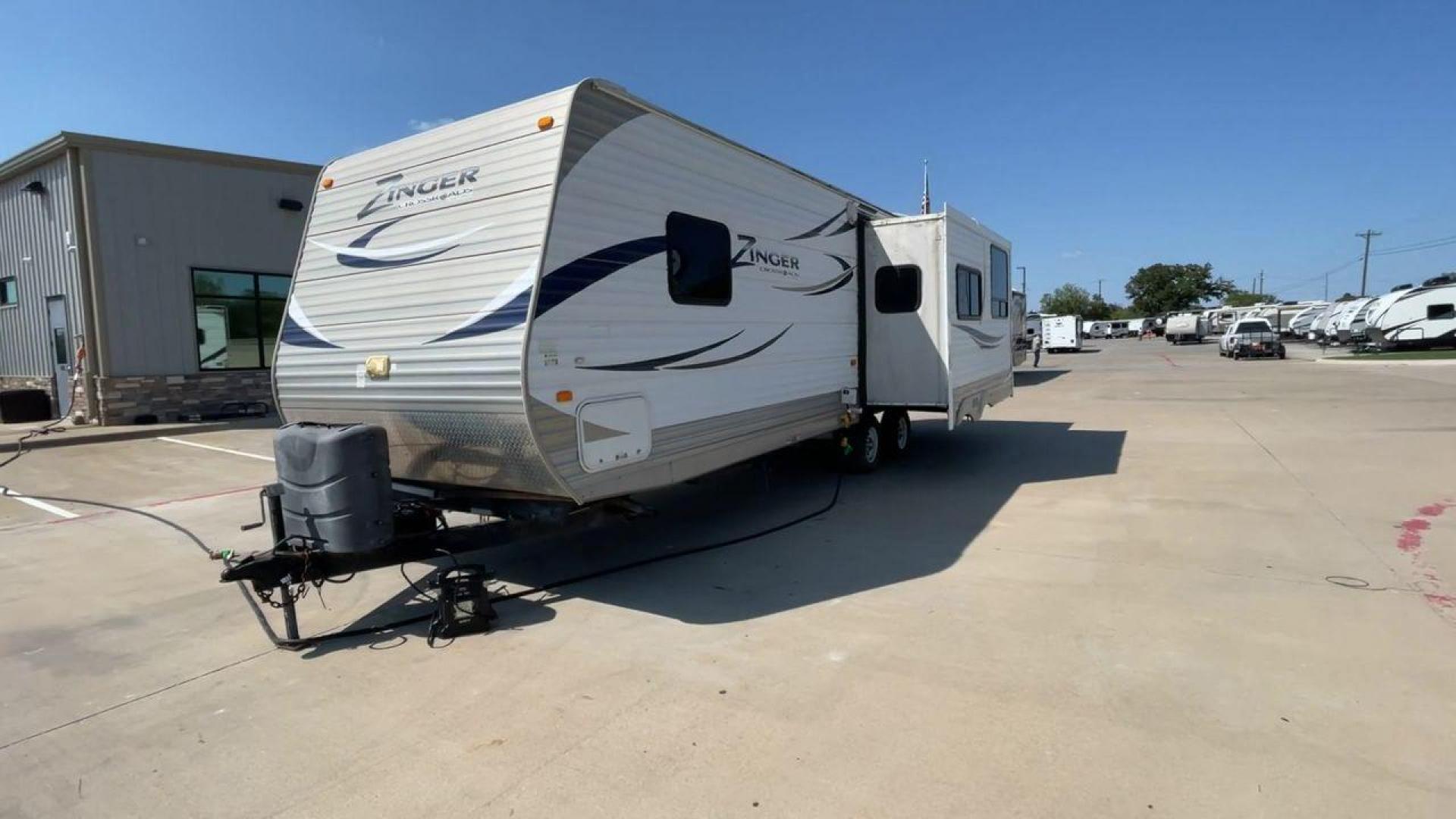 2012 CROSSROAD ZINGER 300RK - (4V0TC3024CA) , Length: 33.67 ft. | Dry Weight: 6,917 lbs. | Slides: 1 transmission, located at 4319 N Main Street, Cleburne, TX, 76033, (817) 221-0660, 32.435829, -97.384178 - The 2012 Crossroads Zinger 300RK is a well-designed travel trailer. At 33.67 ft long, this trailer offers a rear kitchen layout, slide-out living space, and a variety of amenities designed to make your home on the road as comfortable as possible. It showcases a sleek exterior with white aluminum sid - Photo#5