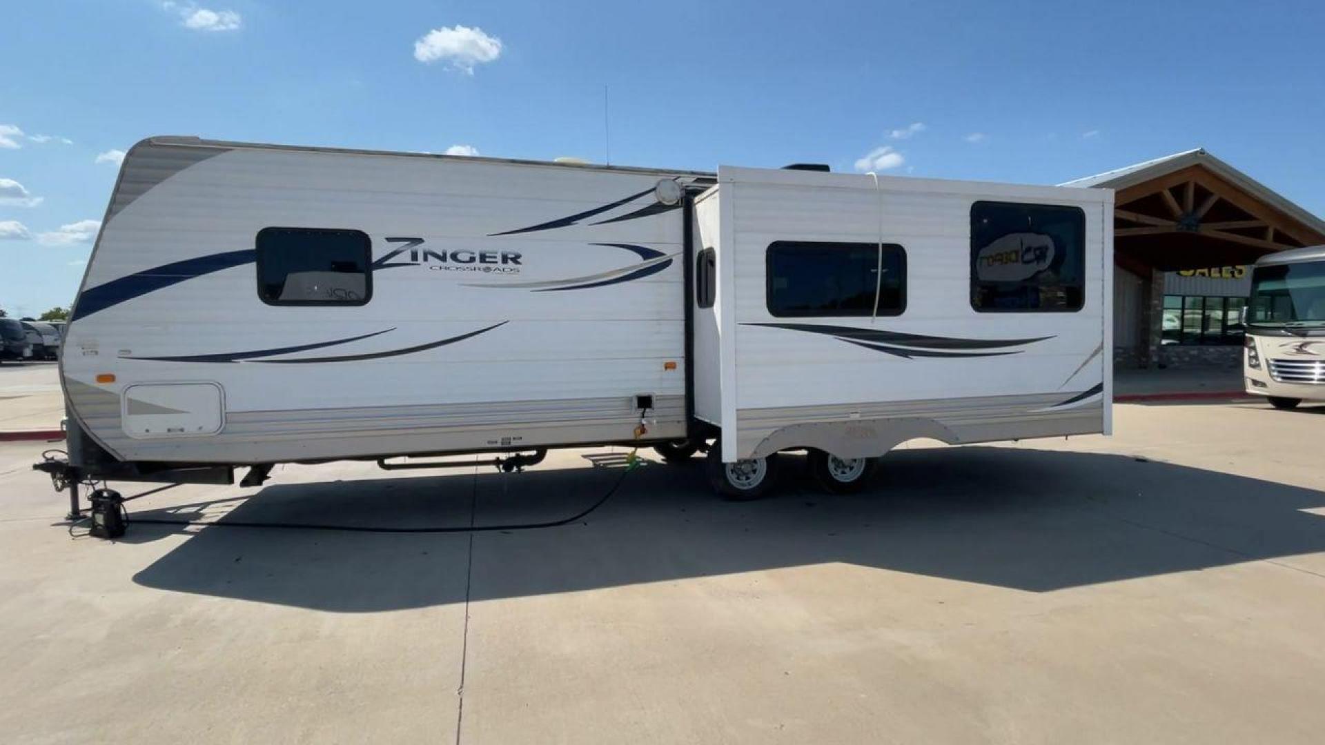 2012 CROSSROAD ZINGER 300RK - (4V0TC3024CA) , Length: 33.67 ft. | Dry Weight: 6,917 lbs. | Slides: 1 transmission, located at 4319 N Main Street, Cleburne, TX, 76033, (817) 221-0660, 32.435829, -97.384178 - The 2012 Crossroads Zinger 300RK is a well-designed travel trailer. At 33.67 ft long, this trailer offers a rear kitchen layout, slide-out living space, and a variety of amenities designed to make your home on the road as comfortable as possible. It showcases a sleek exterior with white aluminum sid - Photo#6