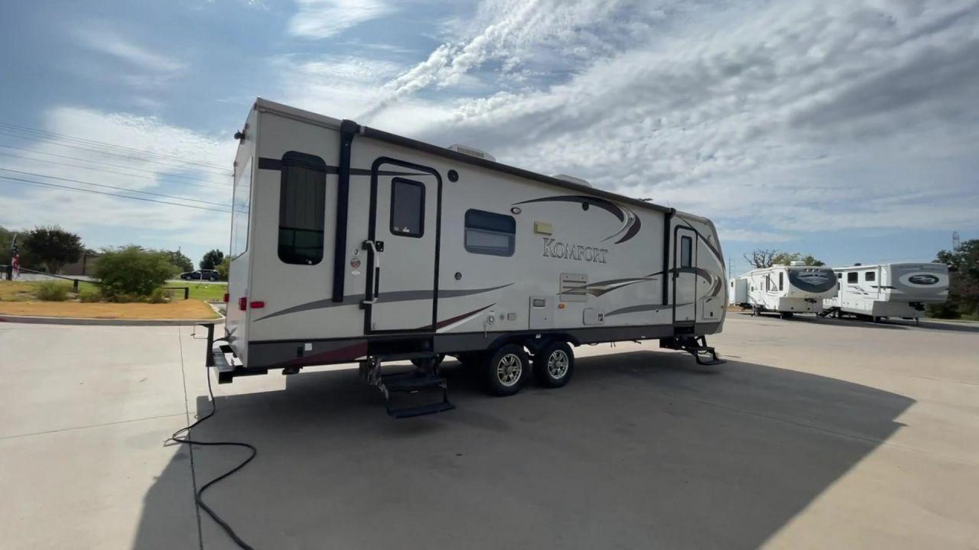 2012 TAN DUTCHMEN KOMFORT 2720RL (47CTKMR22CP) , Length: 34 ft. | Dry Weight: 7,212 lbs. | Gross Weight: 11,176 lbs. | Slides: 1 transmission, located at 4319 N Main Street, Cleburne, TX, 76033, (817) 221-0660, 32.435829, -97.384178 - This 2012 Dutchmen Komfort 2720RL travel trailer has dimensions of 34 ft. in length, eight ft. in width, and 11.5 ft. in height. It has a dry weight of 7,212 lbs., a payload capacity of 3,964 lbs., and a hitch weight of 963 lbs. The exterior of this travel trailer has a base color of white with a si - Photo#1