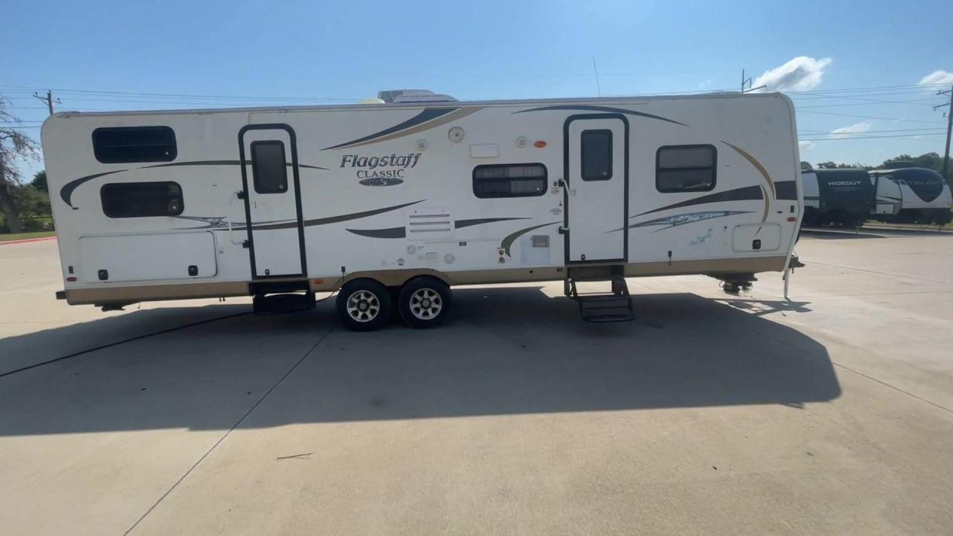 2012 FLAGSTAFF 831BHDS - (4X4TFLG20C1) , Length: 34.25 ft. | Dry Weight: 6,974 lbs. | Gross Weight: 8,650 lbs. | Slides: 2 transmission, located at 4319 N Main Street, Cleburne, TX, 76033, (817) 221-0660, 32.435829, -97.384178 - Photo#2