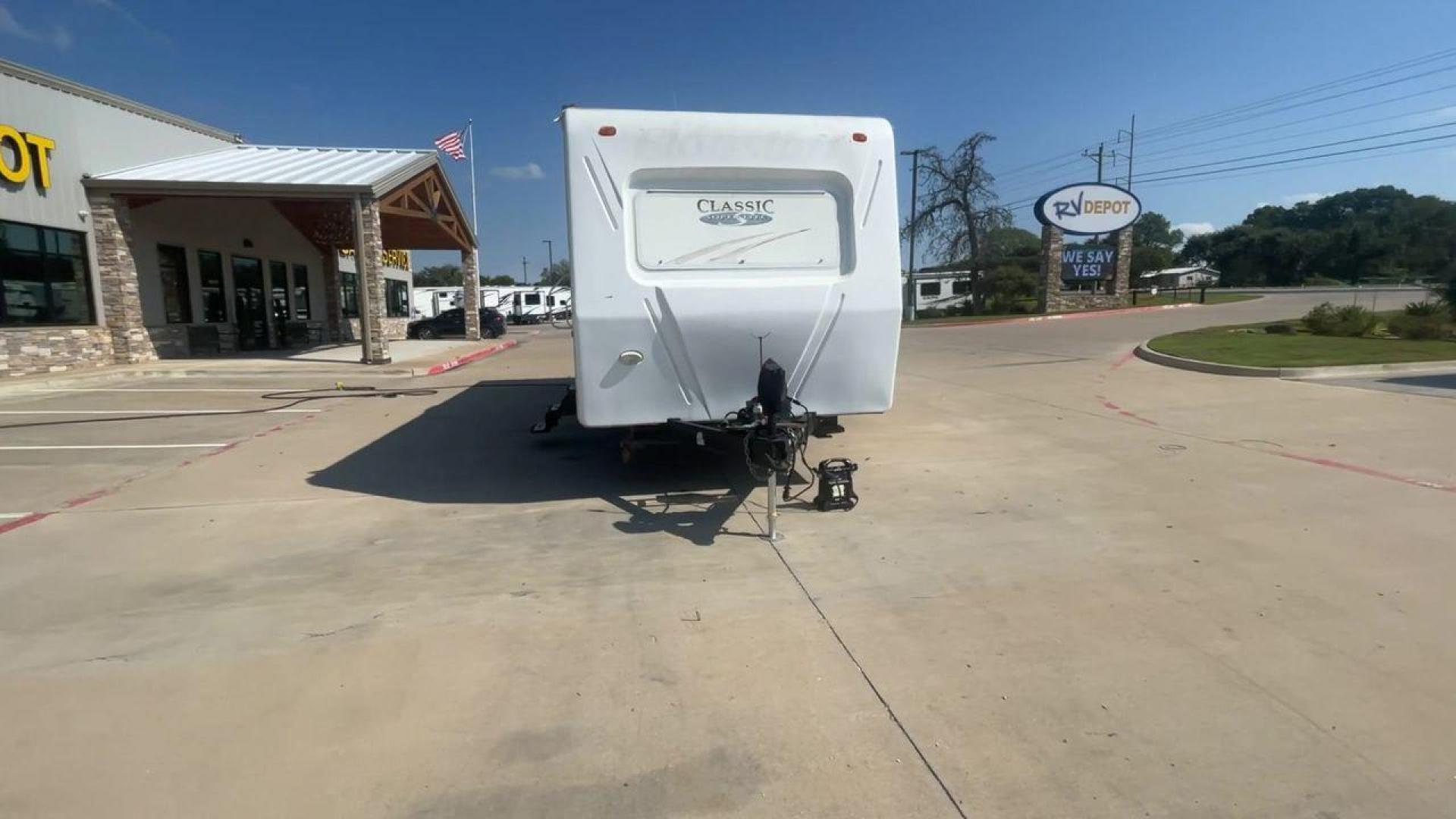 2012 FLAGSTAFF 831BHDS - (4X4TFLG20C1) , Length: 34.25 ft. | Dry Weight: 6,974 lbs. | Gross Weight: 8,650 lbs. | Slides: 2 transmission, located at 4319 N Main Street, Cleburne, TX, 76033, (817) 221-0660, 32.435829, -97.384178 - Photo#4