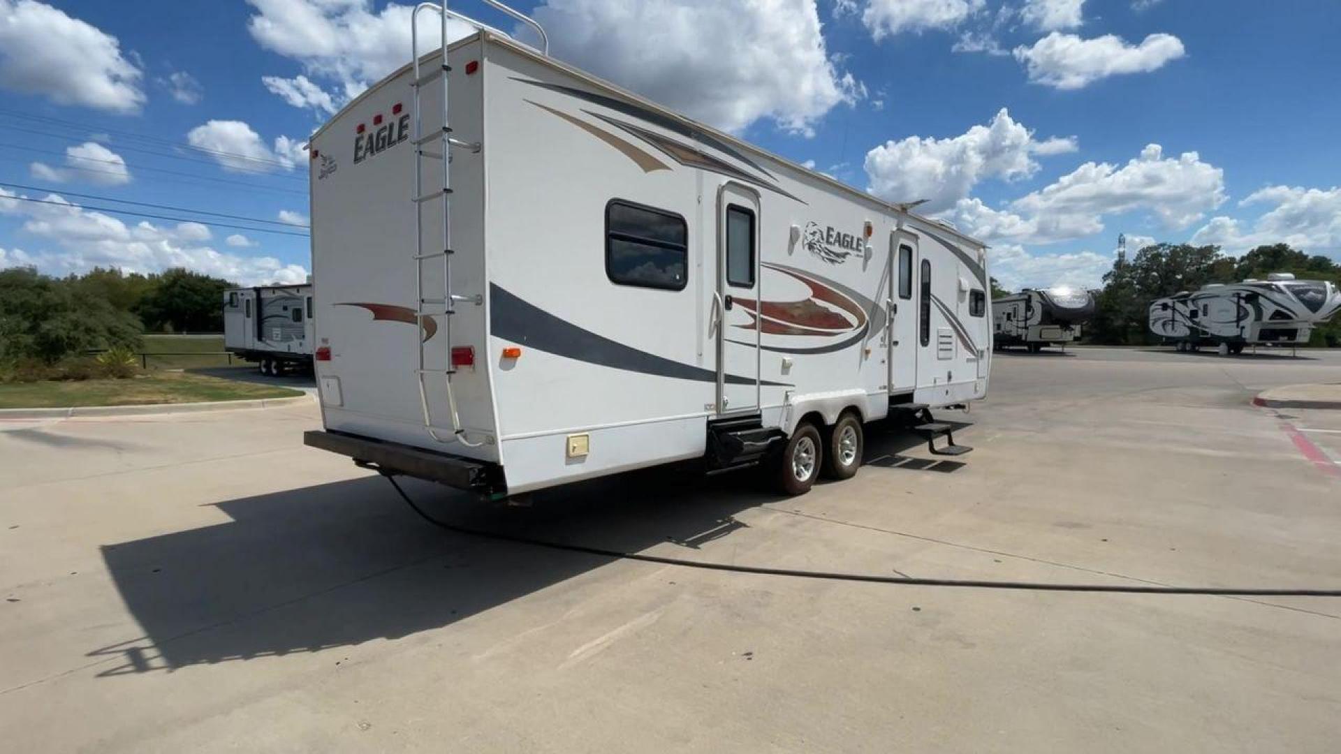 2012 WHITE JAYCO EAGLE 322FKS (1UJBJ0BR3C1) , Length: 33.92 ft. | Dry Weight: 7,835 lbs. | Gross Weight: 10,250 lbs. | Slides: 2 transmission, located at 4319 N Main Street, Cleburne, TX, 76033, (817) 221-0660, 32.435829, -97.384178 - The 2012 Jayco Eagle 322FKS is a dual-axle aluminum wheel set-up that measures 33.92 ft. in length. It has a dry weight of 7,835 lbs. and a GVWR of 10,250 lbs. Its exterior is a base color of white with gray, black and gold accents. This trailer has 2 slides. This Jayco has a rear bedroom, front - Photo#1