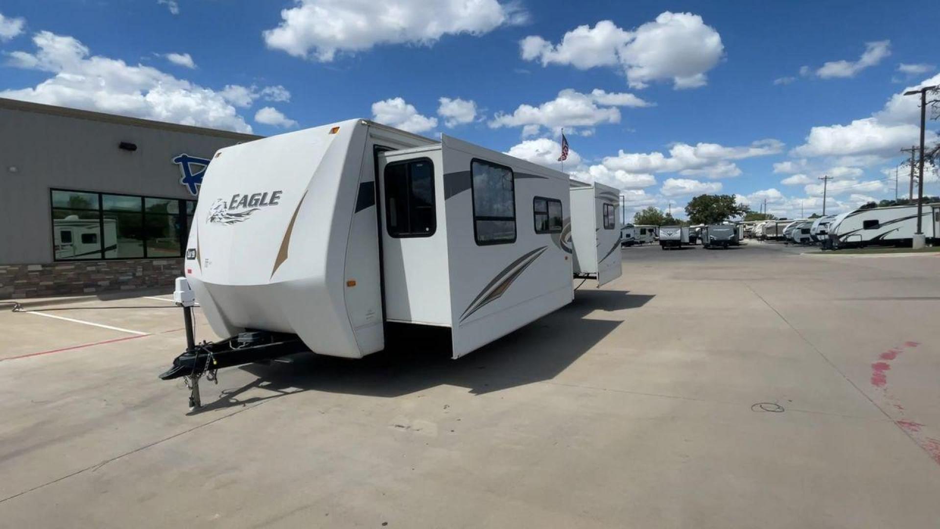 2012 WHITE JAYCO EAGLE 322FKS (1UJBJ0BR3C1) , Length: 33.92 ft. | Dry Weight: 7,835 lbs. | Gross Weight: 10,250 lbs. | Slides: 2 transmission, located at 4319 N Main Street, Cleburne, TX, 76033, (817) 221-0660, 32.435829, -97.384178 - The 2012 Jayco Eagle 322FKS is a dual-axle aluminum wheel set-up that measures 33.92 ft. in length. It has a dry weight of 7,835 lbs. and a GVWR of 10,250 lbs. Its exterior is a base color of white with gray, black and gold accents. This trailer has 2 slides. This Jayco has a rear bedroom, front - Photo#5