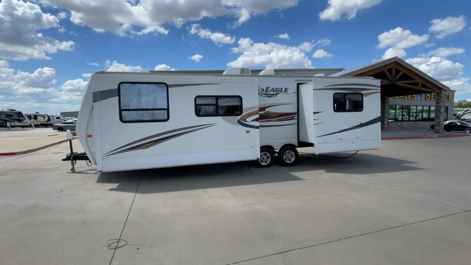 2012 WHITE JAYCO EAGLE 322FKS (1UJBJ0BR3C1) , Length: 33.92 ft. | Dry Weight: 7,835 lbs. | Gross Weight: 10,250 lbs. | Slides: 2 transmission, located at 4319 N Main Street, Cleburne, TX, 76033, (817) 221-0660, 32.435829, -97.384178 - The 2012 Jayco Eagle 322FKS is a dual-axle aluminum wheel set-up that measures 33.92 ft. in length. It has a dry weight of 7,835 lbs. and a GVWR of 10,250 lbs. Its exterior is a base color of white with gray, black and gold accents. This trailer has 2 slides. This Jayco has a rear bedroom, front - Photo#6