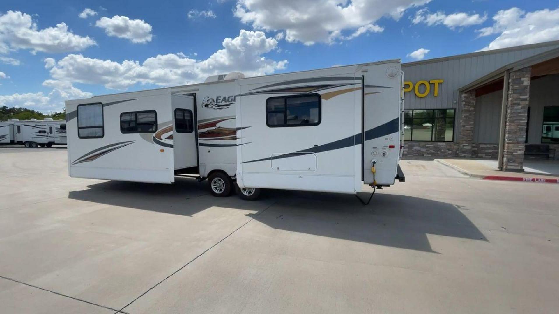 2012 WHITE JAYCO EAGLE 322FKS (1UJBJ0BR3C1) , Length: 33.92 ft. | Dry Weight: 7,835 lbs. | Gross Weight: 10,250 lbs. | Slides: 2 transmission, located at 4319 N Main Street, Cleburne, TX, 76033, (817) 221-0660, 32.435829, -97.384178 - The 2012 Jayco Eagle 322FKS is a dual-axle aluminum wheel set-up that measures 33.92 ft. in length. It has a dry weight of 7,835 lbs. and a GVWR of 10,250 lbs. Its exterior is a base color of white with gray, black and gold accents. This trailer has 2 slides. This Jayco has a rear bedroom, front - Photo#7