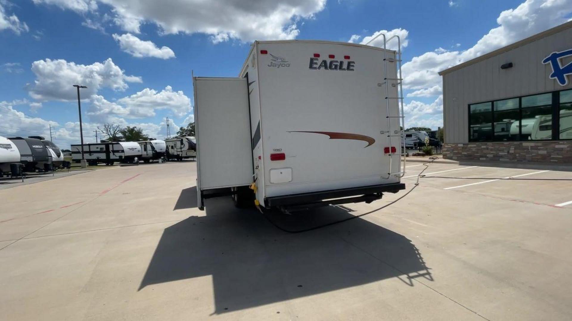 2012 WHITE JAYCO EAGLE 322FKS (1UJBJ0BR3C1) , Length: 33.92 ft. | Dry Weight: 7,835 lbs. | Gross Weight: 10,250 lbs. | Slides: 2 transmission, located at 4319 N Main Street, Cleburne, TX, 76033, (817) 221-0660, 32.435829, -97.384178 - The 2012 Jayco Eagle 322FKS is a dual-axle aluminum wheel set-up that measures 33.92 ft. in length. It has a dry weight of 7,835 lbs. and a GVWR of 10,250 lbs. Its exterior is a base color of white with gray, black and gold accents. This trailer has 2 slides. This Jayco has a rear bedroom, front - Photo#8