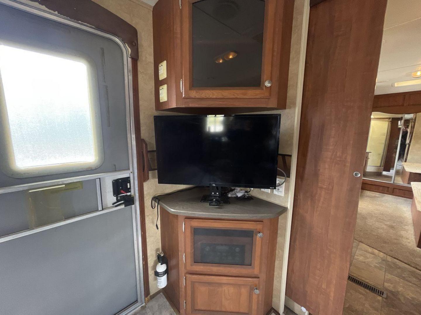 2012 WHITE JAYCO EAGLE 322FKS (1UJBJ0BR3C1) , Length: 33.92 ft. | Dry Weight: 7,835 lbs. | Gross Weight: 10,250 lbs. | Slides: 2 transmission, located at 4319 N Main Street, Cleburne, TX, 76033, (817) 221-0660, 32.435829, -97.384178 - The 2012 Jayco Eagle 322FKS is a dual-axle aluminum wheel set-up that measures 33.92 ft. in length. It has a dry weight of 7,835 lbs. and a GVWR of 10,250 lbs. Its exterior is a base color of white with gray, black and gold accents. This trailer has 2 slides. This Jayco has a rear bedroom, front - Photo#20