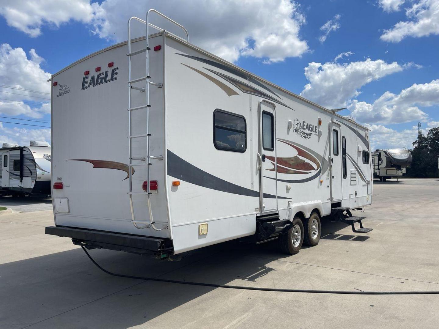 2012 WHITE JAYCO EAGLE 322FKS (1UJBJ0BR3C1) , Length: 33.92 ft. | Dry Weight: 7,835 lbs. | Gross Weight: 10,250 lbs. | Slides: 2 transmission, located at 4319 N Main Street, Cleburne, TX, 76033, (817) 221-0660, 32.435829, -97.384178 - The 2012 Jayco Eagle 322FKS is a dual-axle aluminum wheel set-up that measures 33.92 ft. in length. It has a dry weight of 7,835 lbs. and a GVWR of 10,250 lbs. Its exterior is a base color of white with gray, black and gold accents. This trailer has 2 slides. This Jayco has a rear bedroom, front - Photo#25