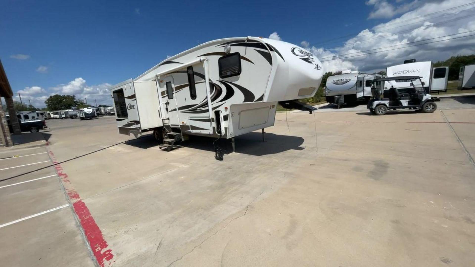 2012 BROWN KEYSTONE COUGAR 28SGS (4YDF28S25C2) , Length: 30.83 ft. | Dry Weight: 7,574 lbs. | Gross Weight: 10,000 lbs.| Slides: 3 transmission, located at 4319 N Main Street, Cleburne, TX, 76033, (817) 221-0660, 32.435829, -97.384178 - The 2012 Cougar 28SGS is a spacious fifth wheel that offers both comfort and style for your travel adventures. At 30.83 feet in length, this trailer features a dry weight of 7,574 lbs. and a gross weight of 10,000 lbs., making it a versatile option for towing with various vehicles. The Cougar is equ - Photo#3