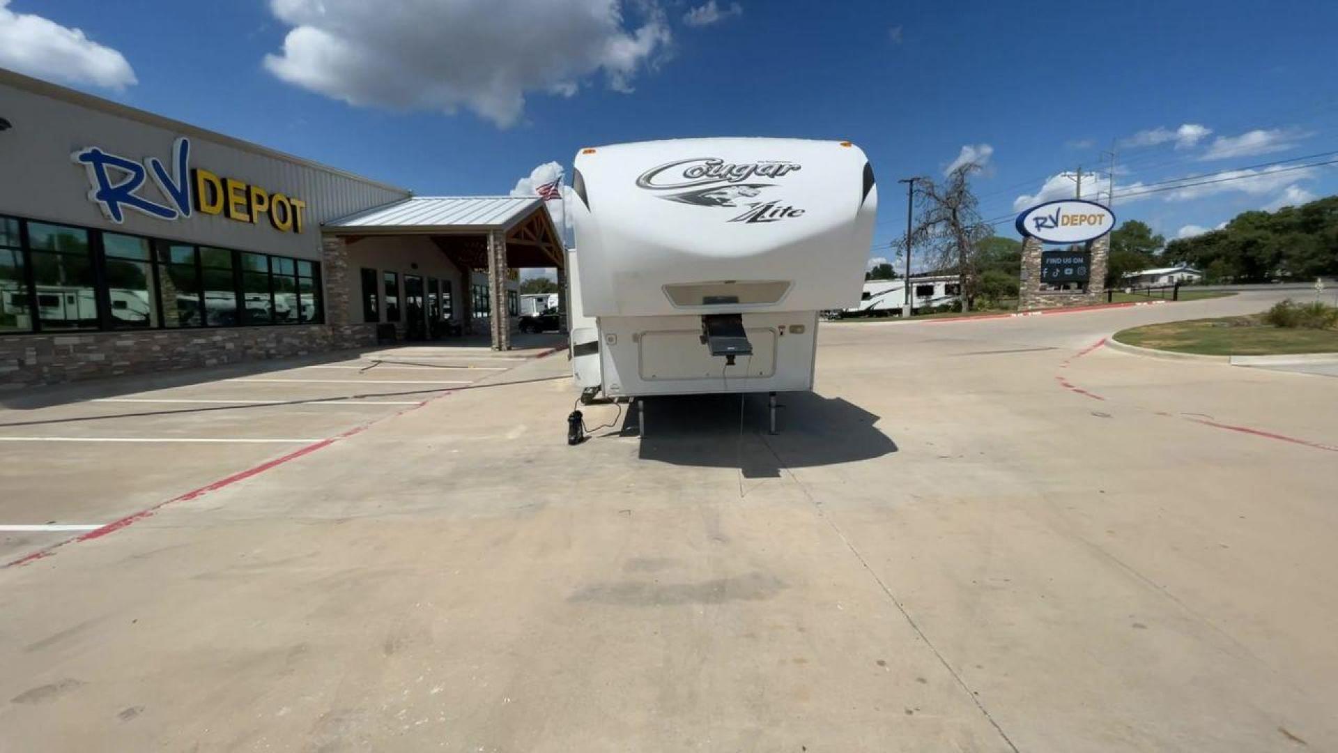 2012 BROWN KEYSTONE COUGAR 28SGS (4YDF28S25C2) , Length: 30.83 ft. | Dry Weight: 7,574 lbs. | Gross Weight: 10,000 lbs.| Slides: 3 transmission, located at 4319 N Main Street, Cleburne, TX, 76033, (817) 221-0660, 32.435829, -97.384178 - The 2012 Cougar 28SGS is a spacious fifth wheel that offers both comfort and style for your travel adventures. At 30.83 feet in length, this trailer features a dry weight of 7,574 lbs. and a gross weight of 10,000 lbs., making it a versatile option for towing with various vehicles. The Cougar is equ - Photo#4