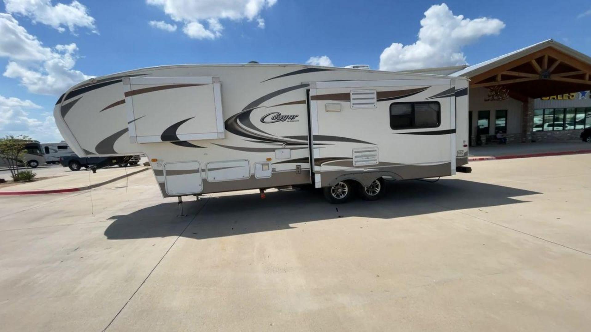 2012 BROWN KEYSTONE COUGAR 28SGS (4YDF28S25C2) , Length: 30.83 ft. | Dry Weight: 7,574 lbs. | Gross Weight: 10,000 lbs.| Slides: 3 transmission, located at 4319 N Main Street, Cleburne, TX, 76033, (817) 221-0660, 32.435829, -97.384178 - The 2012 Cougar 28SGS is a spacious fifth wheel that offers both comfort and style for your travel adventures. At 30.83 feet in length, this trailer features a dry weight of 7,574 lbs. and a gross weight of 10,000 lbs., making it a versatile option for towing with various vehicles. The Cougar is equ - Photo#6