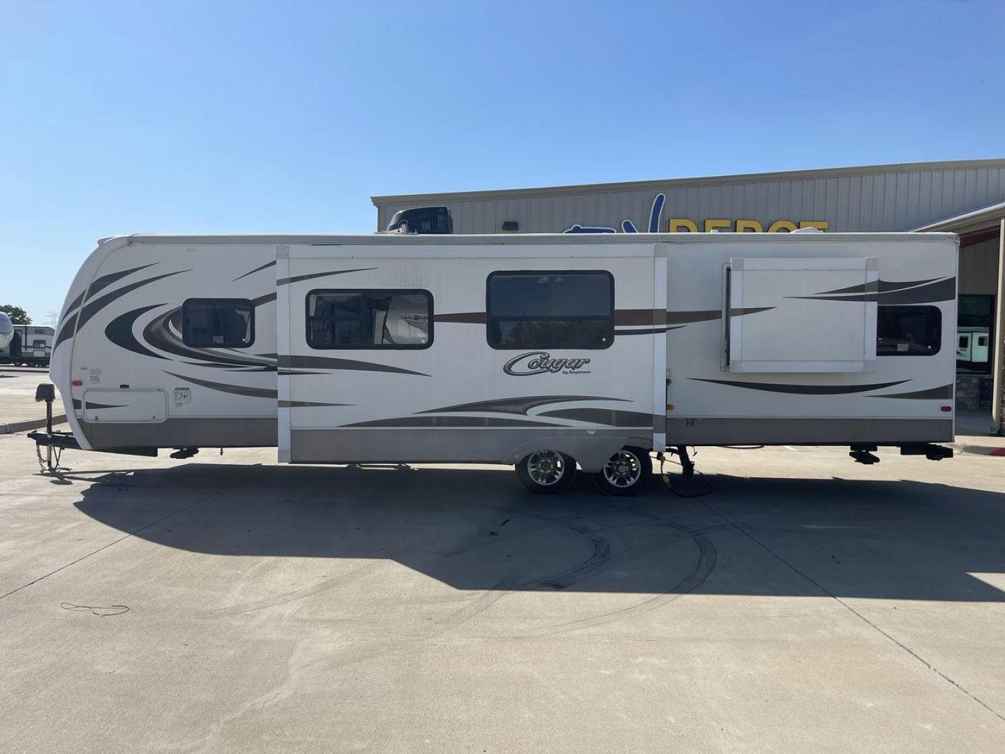 2012 KEYSTONE COUGAR 31SQB (4YDT31S28CW) , Length: 35.92 ft. | Dry Weight: 7,169 lbs. | Gross Weight: 9,000 lbs. | Slides: 2 transmission, located at 4319 N Main Street, Cleburne, TX, 76033, (817) 221-0660, 32.435829, -97.384178 - Experience the perfect blend of comfort, style, and functionality with the 2012 Keystone Cougar 31SQB. With a length of 35.92 ft., this RV is designed to provide your family with a home away from home. This unit ensures that you and your family have plenty of room to relax and enjoy your travels. Th - Photo#24