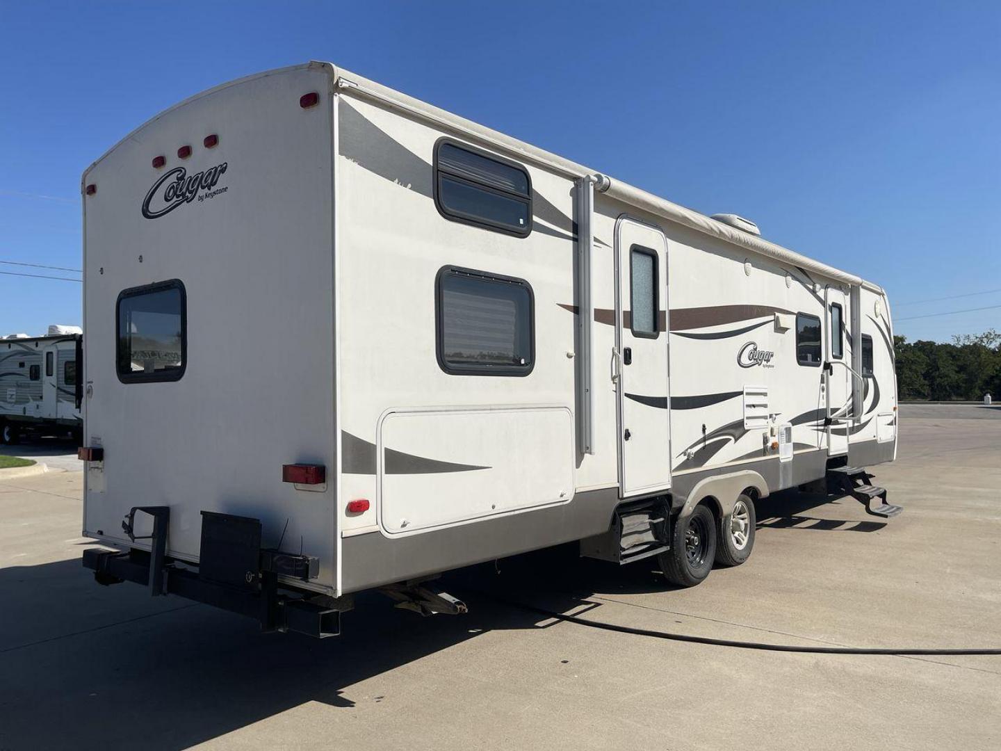 2012 KEYSTONE COUGAR 31SQB (4YDT31S28CW) , Length: 35.92 ft. | Dry Weight: 7,169 lbs. | Gross Weight: 9,000 lbs. | Slides: 2 transmission, located at 4319 N Main Street, Cleburne, TX, 76033, (817) 221-0660, 32.435829, -97.384178 - Experience the perfect blend of comfort, style, and functionality with the 2012 Keystone Cougar 31SQB. With a length of 35.92 ft., this RV is designed to provide your family with a home away from home. This unit ensures that you and your family have plenty of room to relax and enjoy your travels. Th - Photo#25