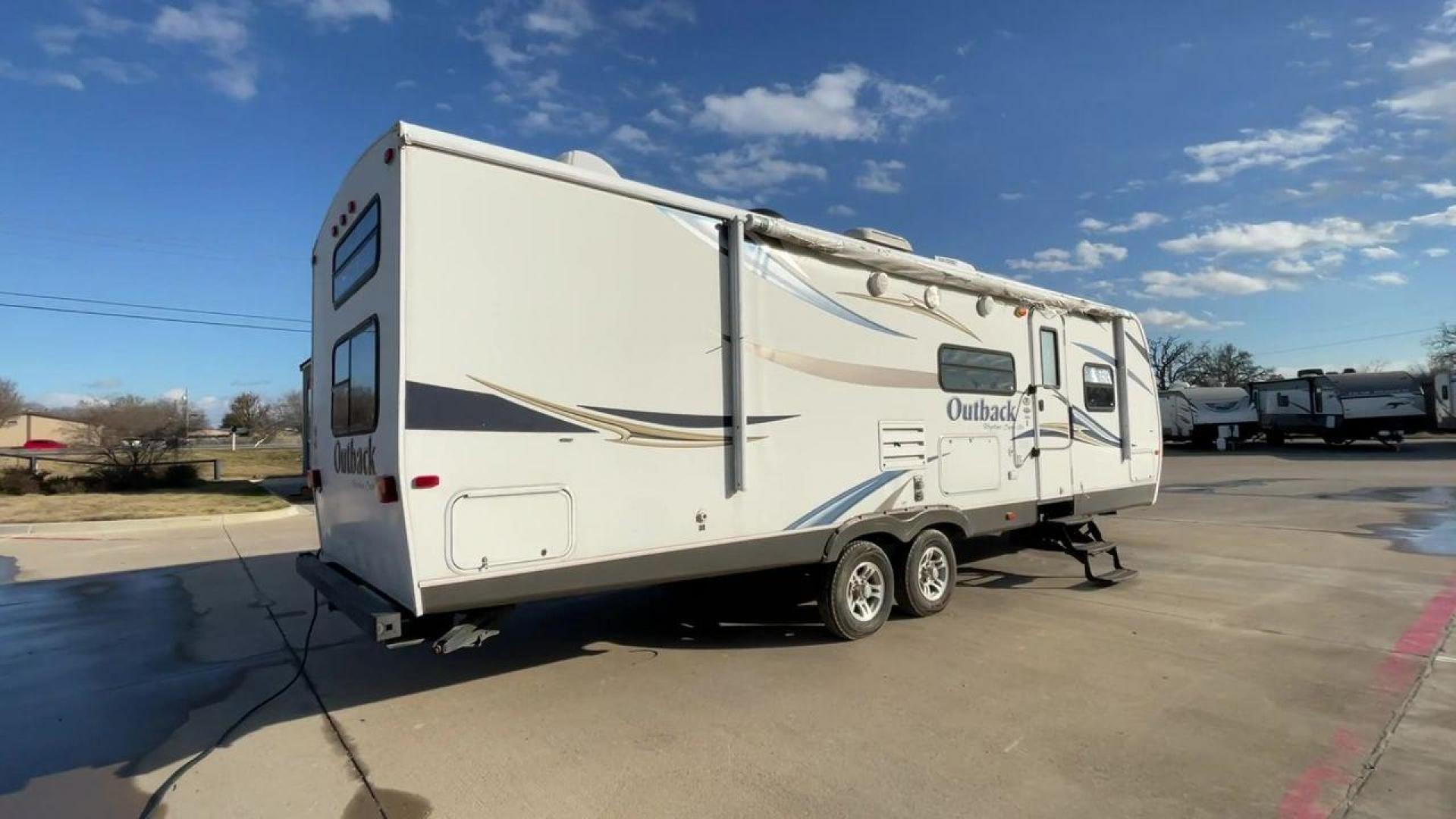 2012 WHITE KEYSTONE OUTBACK 292BH (4YDT29225CB) , Length: 32.75 | Dry Weight: 6,559 lbs. | Gross Weight: 8,200 lbs. | Slides: 1 transmission, located at 4319 N Main Street, Cleburne, TX, 76033, (817) 221-0660, 32.435829, -97.384178 - The 2012 Keystone Outback 292BH is a versatile and well-equipped travel trailer perfect for enjoyable family adventures. This model offers a great balance between spaciousness and towability, with a length of 32.75 feet and a dry weight of 6,559 pounds. With a single slide, the Outback 292BH provide - Photo#1