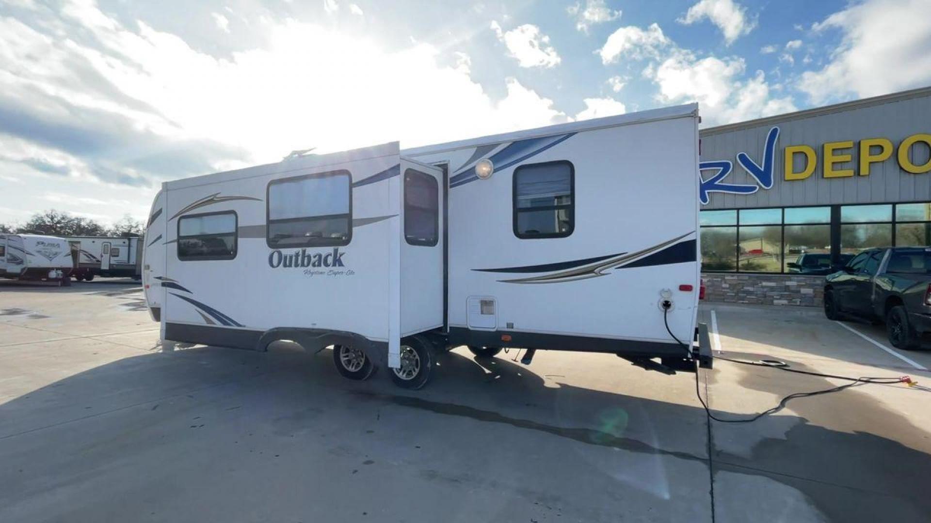 2012 WHITE KEYSTONE OUTBACK 292BH (4YDT29225CB) , Length: 32.75 | Dry Weight: 6,559 lbs. | Gross Weight: 8,200 lbs. | Slides: 1 transmission, located at 4319 N Main Street, Cleburne, TX, 76033, (817) 221-0660, 32.435829, -97.384178 - The 2012 Keystone Outback 292BH is a versatile and well-equipped travel trailer perfect for enjoyable family adventures. This model offers a great balance between spaciousness and towability, with a length of 32.75 feet and a dry weight of 6,559 pounds. With a single slide, the Outback 292BH provide - Photo#7