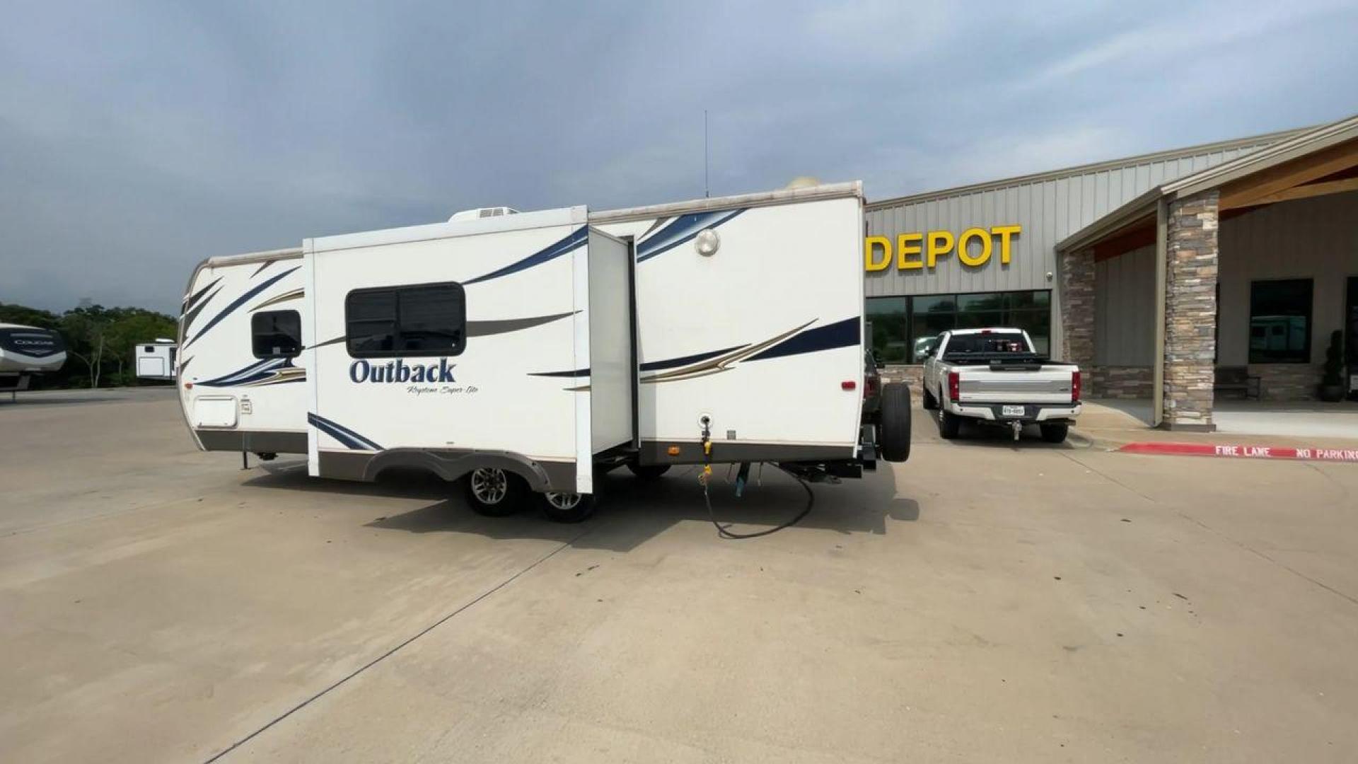 2012 KEYSTONE RV OUTBACK 274RB (4YDT27420CB) , Length: 30.33 ft | Dry Weight: 5,995 lbs. | Gross Weight: 7,800 lbs. | Slides: 1 transmission, located at 4319 N Main Street, Cleburne, TX, 76033, (817) 221-0660, 32.435829, -97.384178 - Experience the 2012 Keystone RV Outback 274RB Travel Trailer, the ideal fusion of adventure and comfort. This well-built travel trailer is a great option for any family or couple looking for a roomy and fashionable mobile home. The dimensions of this unit are 30.33 ft in length, 8 ft in width, an - Photo#7