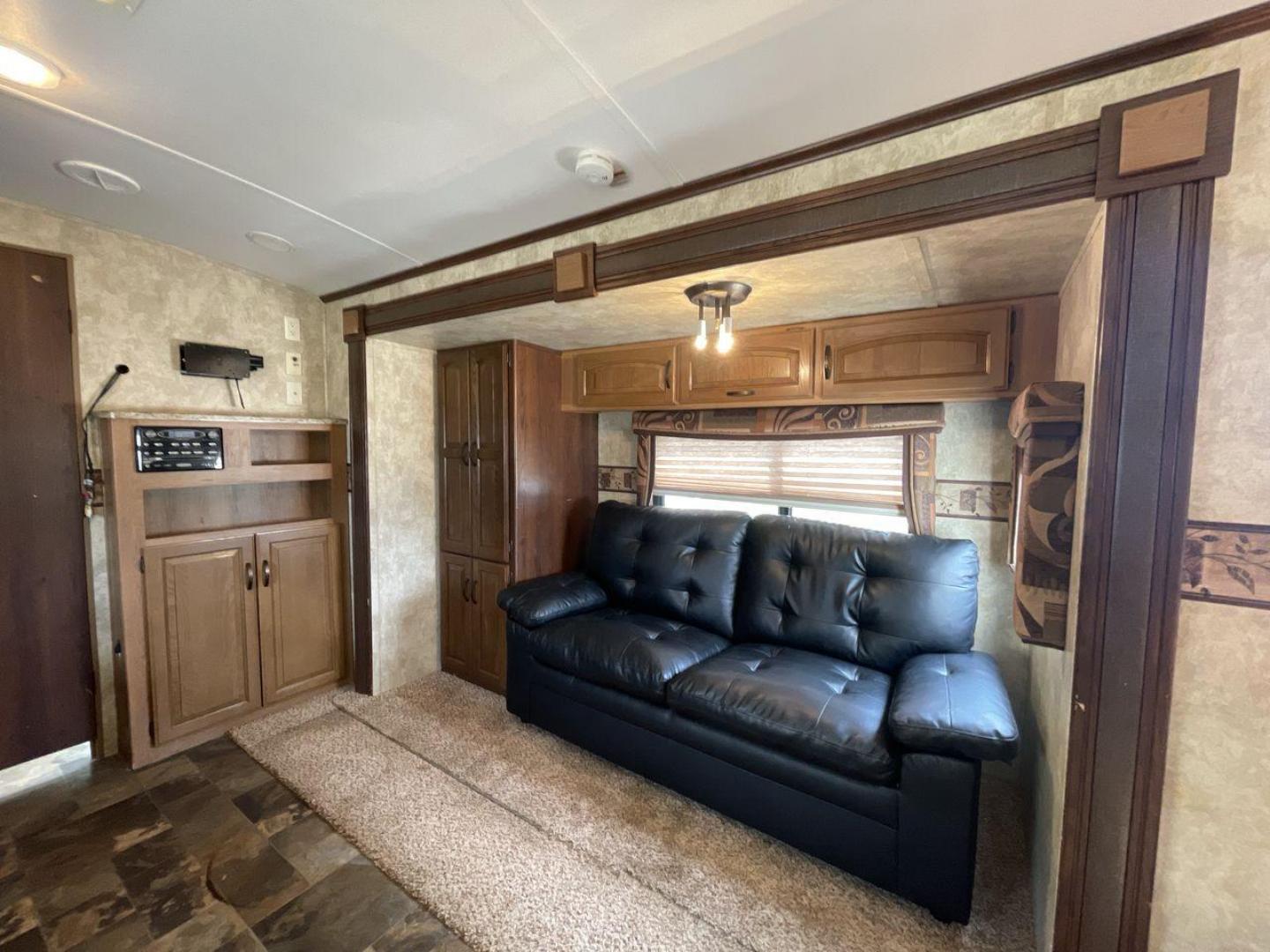 2012 KEYSTONE RV OUTBACK 274RB (4YDT27420CB) , Length: 30.33 ft | Dry Weight: 5,995 lbs. | Gross Weight: 7,800 lbs. | Slides: 1 transmission, located at 4319 N Main Street, Cleburne, TX, 76033, (817) 221-0660, 32.435829, -97.384178 - Experience the 2012 Keystone RV Outback 274RB Travel Trailer, the ideal fusion of adventure and comfort. This well-built travel trailer is a great option for any family or couple looking for a roomy and fashionable mobile home. The dimensions of this unit are 30.33 ft in length, 8 ft in width, an - Photo#11