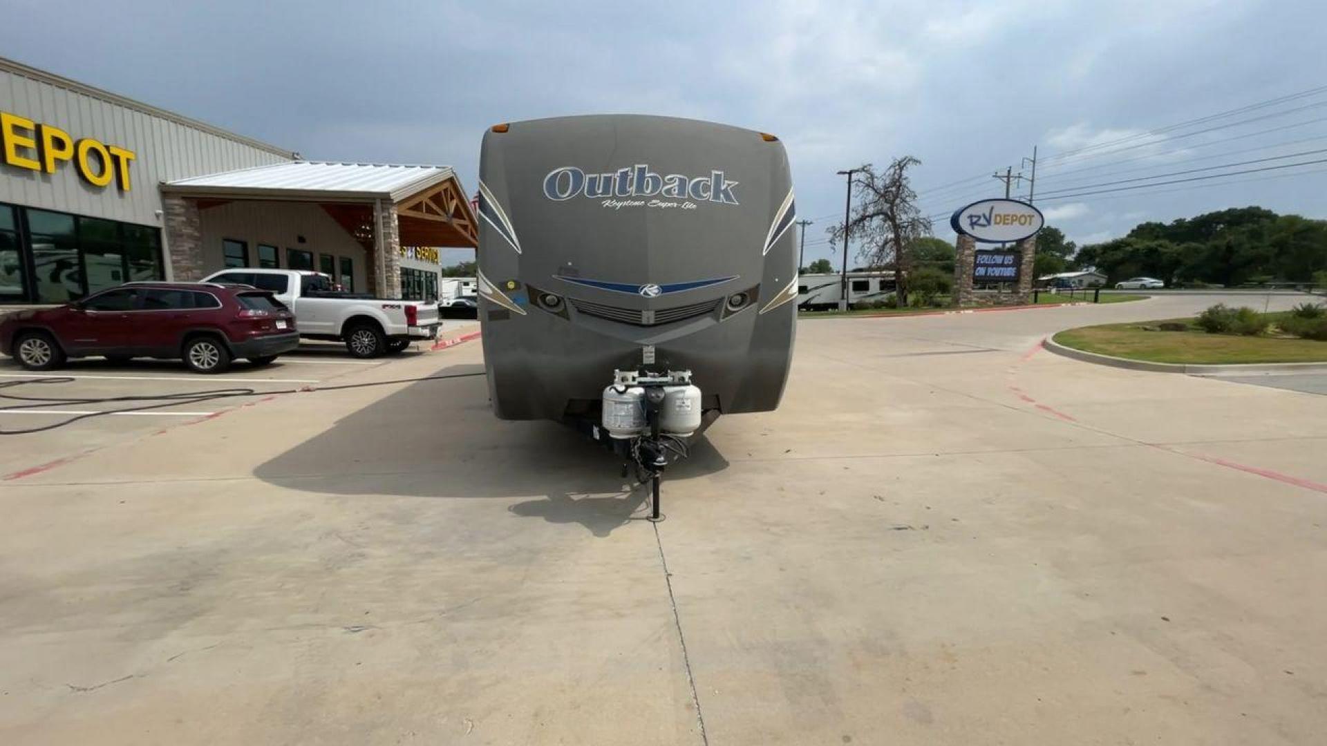 2012 KEYSTONE RV OUTBACK 274RB (4YDT27420CB) , Length: 30.33 ft | Dry Weight: 5,995 lbs. | Gross Weight: 7,800 lbs. | Slides: 1 transmission, located at 4319 N Main Street, Cleburne, TX, 76033, (817) 221-0660, 32.435829, -97.384178 - Experience the 2012 Keystone RV Outback 274RB Travel Trailer, the ideal fusion of adventure and comfort. This well-built travel trailer is a great option for any family or couple looking for a roomy and fashionable mobile home. The dimensions of this unit are 30.33 ft in length, 8 ft in width, an - Photo#4