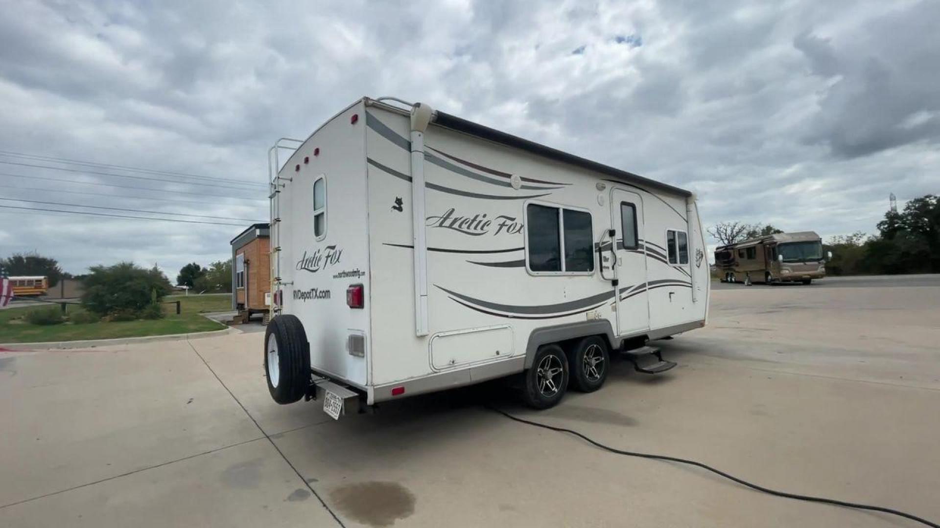 2012 WHITE NORTHWOOD ARCTIC FOX 22H (4N11H2223C0) , Length: 23 ft. | Dry Weight: 4,880 lbs. | Slides: 0 transmission, located at 4319 N Main Street, Cleburne, TX, 76033, (817) 221-0660, 32.435829, -97.384178 - With the 2012 Northwood Arctic Fox 22H travel trailer, set out on outdoor adventures. This tough and fully functional RV is made to withstand a range of conditions and offer you comfort and convenience while traveling. The measurements of this unit are 23 ft in length by 8 ft in width. It has a d - Photo#1