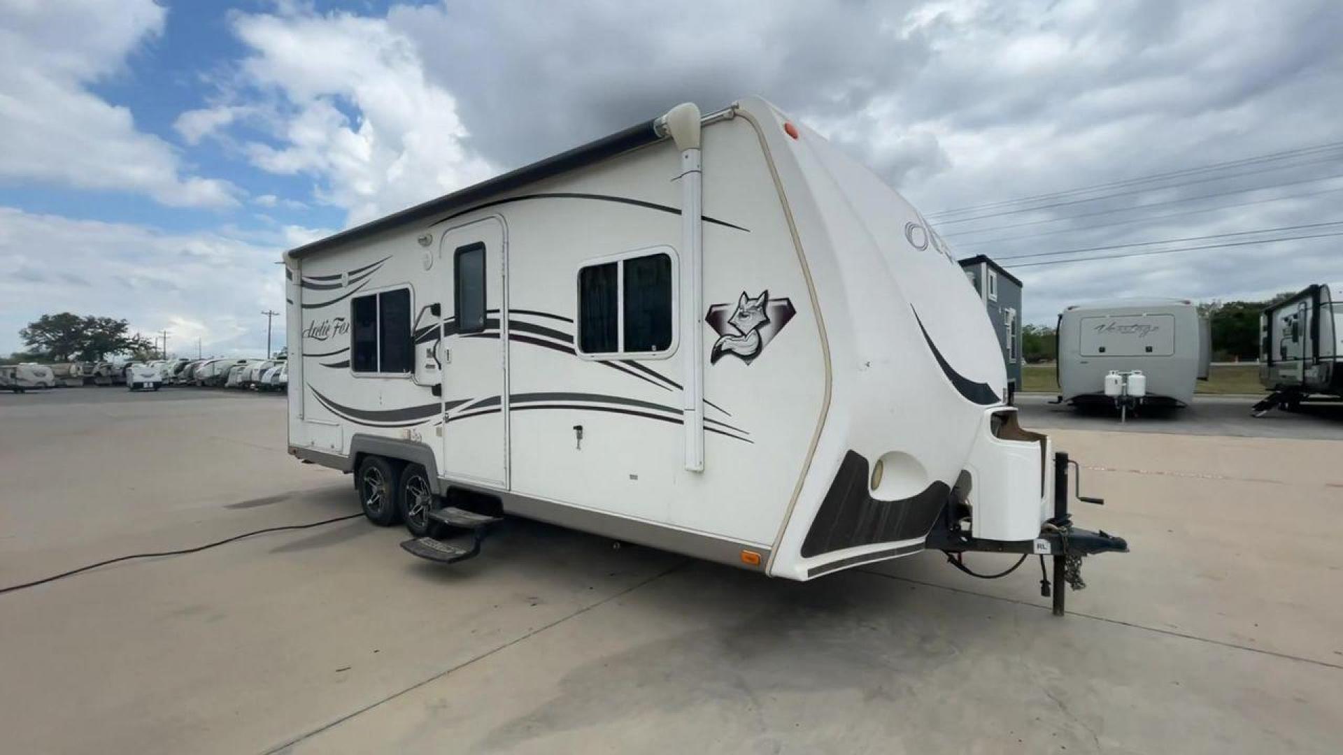 2012 WHITE NORTHWOOD ARCTIC FOX 22H (4N11H2223C0) , Length: 23 ft. | Dry Weight: 4,880 lbs. | Slides: 0 transmission, located at 4319 N Main Street, Cleburne, TX, 76033, (817) 221-0660, 32.435829, -97.384178 - With the 2012 Northwood Arctic Fox 22H travel trailer, set out on outdoor adventures. This tough and fully functional RV is made to withstand a range of conditions and offer you comfort and convenience while traveling. The measurements of this unit are 23 ft in length by 8 ft in width. It has a d - Photo#3