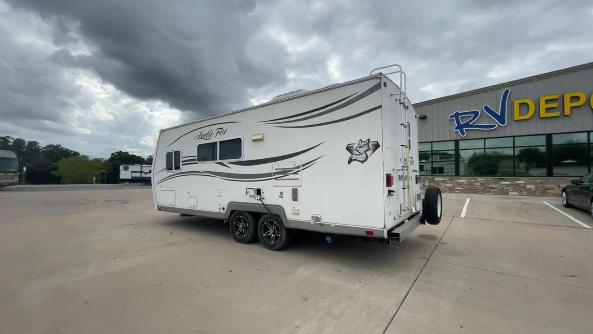 2012 WHITE NORTHWOOD ARCTIC FOX 22H (4N11H2223C0) , Length: 23 ft. | Dry Weight: 4,880 lbs. | Slides: 0 transmission, located at 4319 N Main Street, Cleburne, TX, 76033, (817) 221-0660, 32.435829, -97.384178 - With the 2012 Northwood Arctic Fox 22H travel trailer, set out on outdoor adventures. This tough and fully functional RV is made to withstand a range of conditions and offer you comfort and convenience while traveling. The measurements of this unit are 23 ft in length by 8 ft in width. It has a d - Photo#7