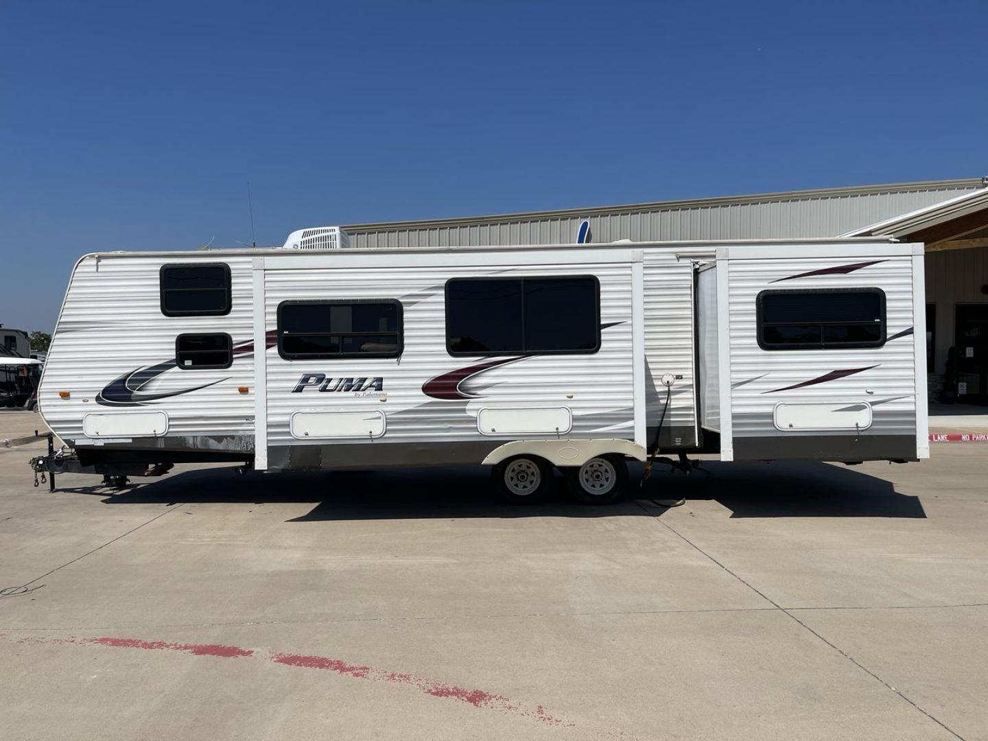 2012 WHITE PUMA 30KFB (4X4TPUF27CP) , Length: 34.75 ft. | Dry Weight: 8,130 lbs. | Gross Weight: 11,315 lbs. | Slides: 2 transmission, located at 4319 N Main Street, Cleburne, TX, 76033, (817) 221-0660, 32.435829, -97.384178 - The 2012 Puma 30KFB travel trailer has 34.75 ft length, 8 ft width, 11.08 ft height, and 6.67 ft interior height. The dry weight of this unit is about 8,130 lbs, with a payload capacity of 3,125 lbs. It has a GVWR of 11,315 lbs and a hitch weight of 1,155 lbs. This unit highlights an outdoor fro - Photo#24