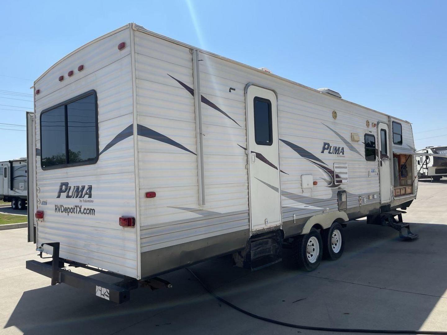 2012 WHITE PUMA 30KFB (4X4TPUF27CP) , Length: 34.75 ft. | Dry Weight: 8,130 lbs. | Gross Weight: 11,315 lbs. | Slides: 2 transmission, located at 4319 N Main Street, Cleburne, TX, 76033, (817) 221-0660, 32.435829, -97.384178 - The 2012 Puma 30KFB travel trailer has 34.75 ft length, 8 ft width, 11.08 ft height, and 6.67 ft interior height. The dry weight of this unit is about 8,130 lbs, with a payload capacity of 3,125 lbs. It has a GVWR of 11,315 lbs and a hitch weight of 1,155 lbs. This unit highlights an outdoor fro - Photo#25