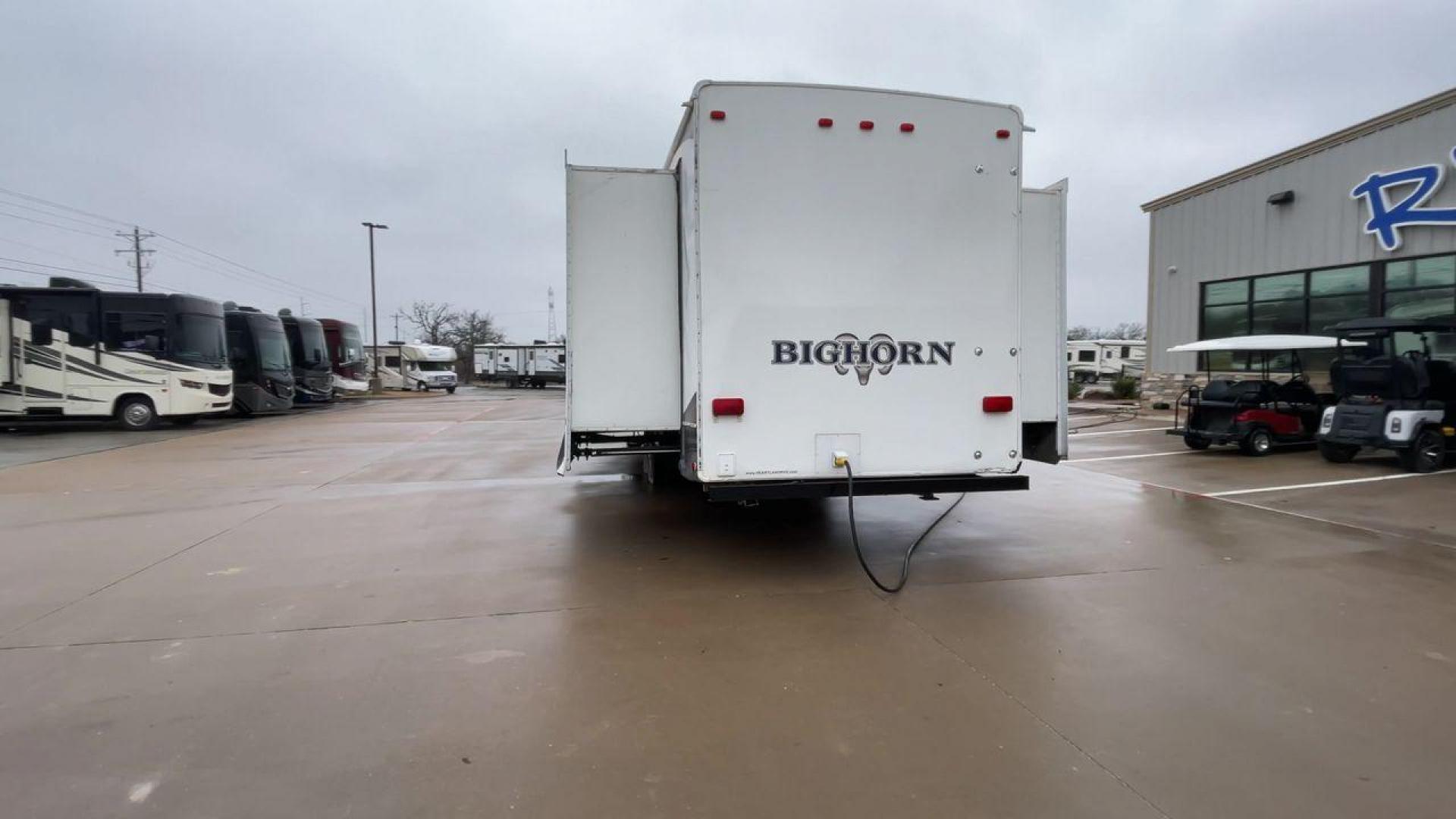 2013 WHITE BIG HORN SILVERADO 37QB (5SFBG4125DE) , Length: 41.6 ft. | Dry Weight: 11,660 lbs. | Gross Weight: 15,000 lbs. | Slides: 4 transmission, located at 4319 N Main Street, Cleburne, TX, 76033, (817) 221-0660, 32.435829, -97.384178 - Photo#8