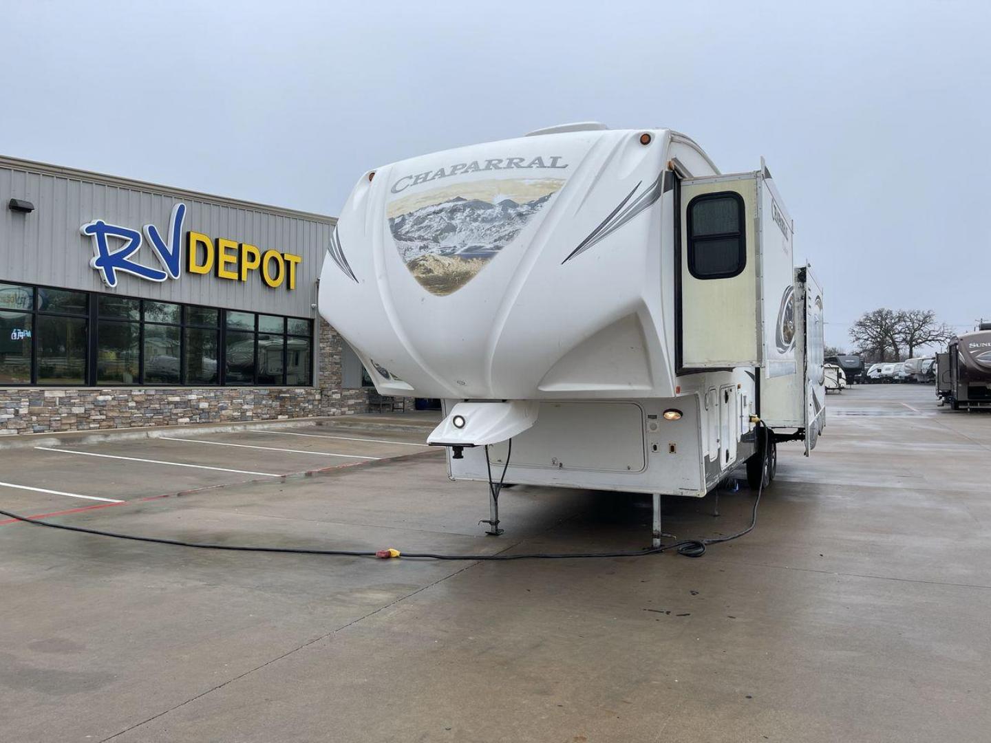 2013 TAN COACHMEN CHAPARRAL 325MKS - (5ZT3CHYB3DA) , Length: 35.67 ft. | Dry Weight: 10,070 lbs. | Gross Weight: 12,000 lbs. | Slides: 3 transmission, located at 4319 N Main Street, Cleburne, TX, 76033, (817) 221-0660, 32.435829, -97.384178 - Photo#0